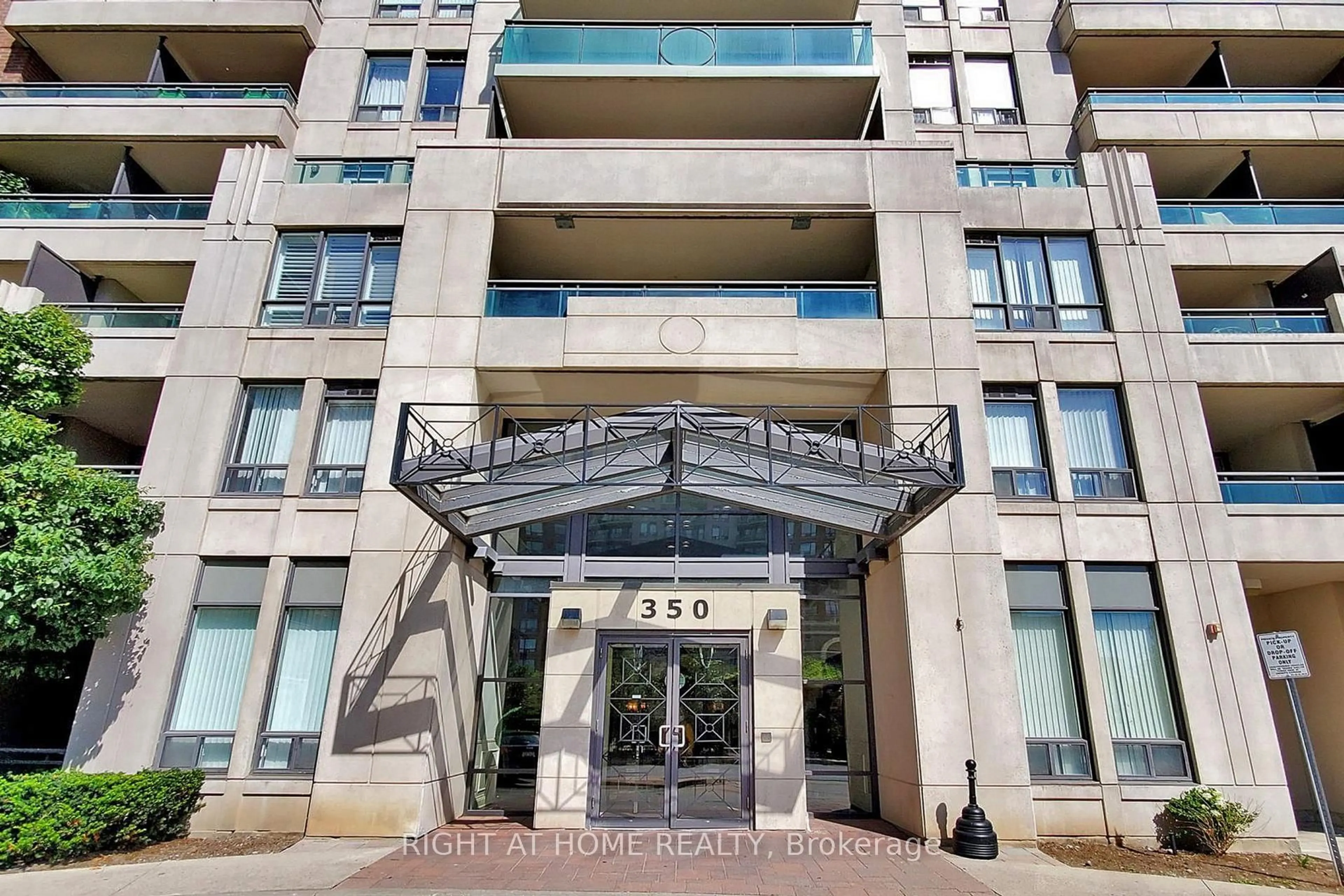 Indoor foyer for 350 Red Maple Rd #817, Richmond Hill Ontario L4C 0T5