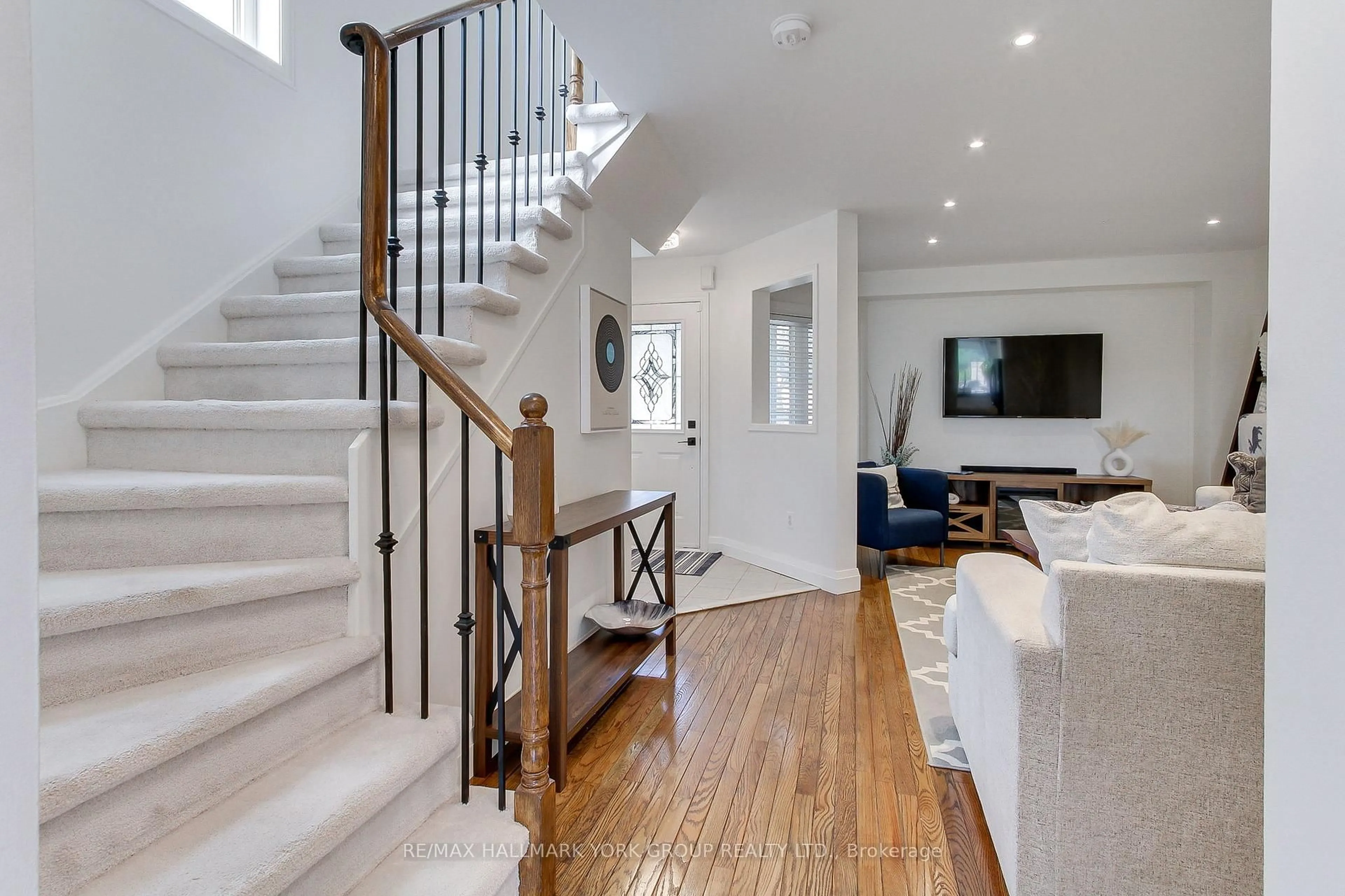 Stairs for 316 Pinnacle Tr, Aurora Ontario L4G 7G2