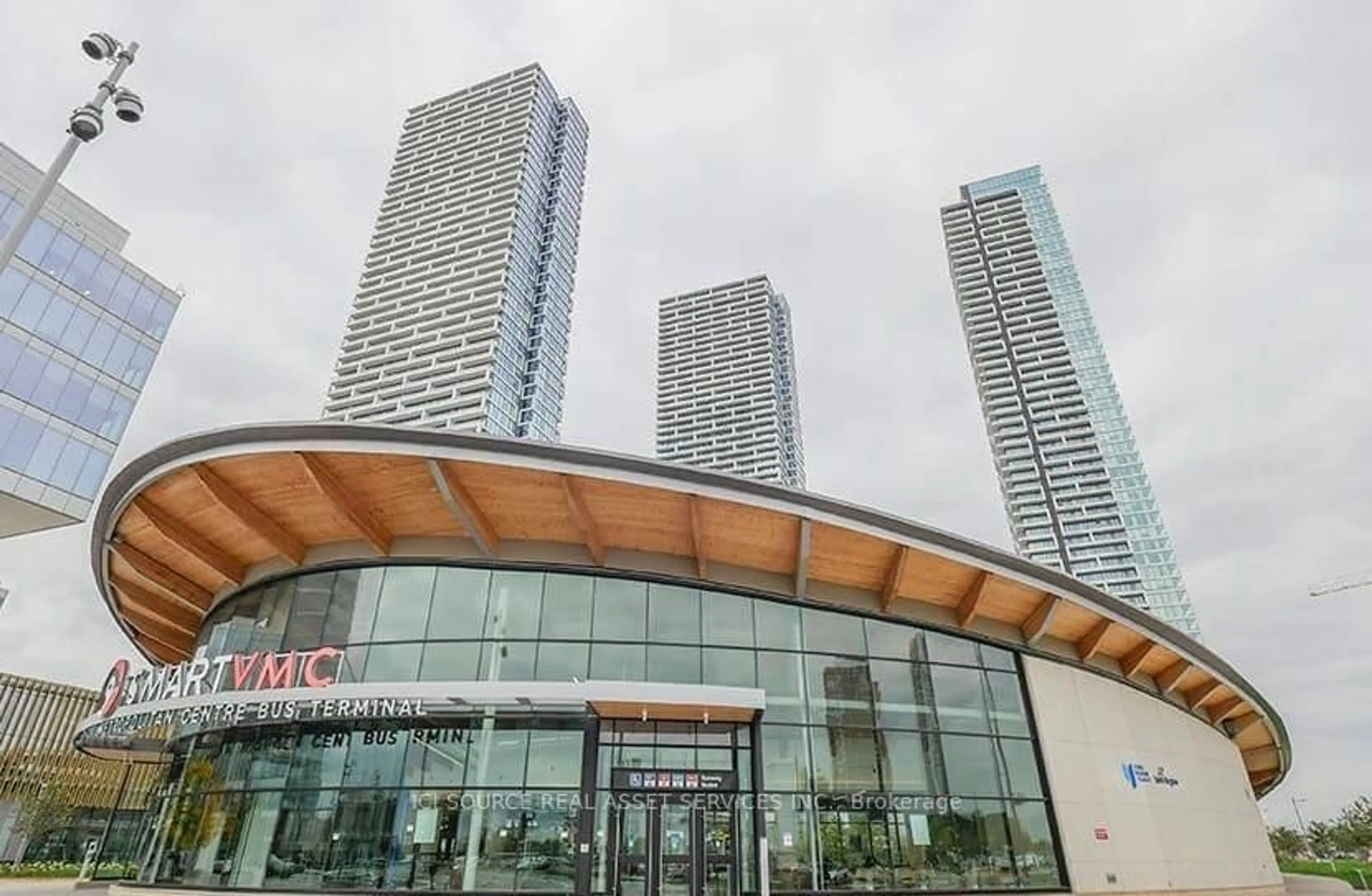 Indoor foyer for 898 Portage Pkwy #3112, Vaughan Ontario L4K 0J6