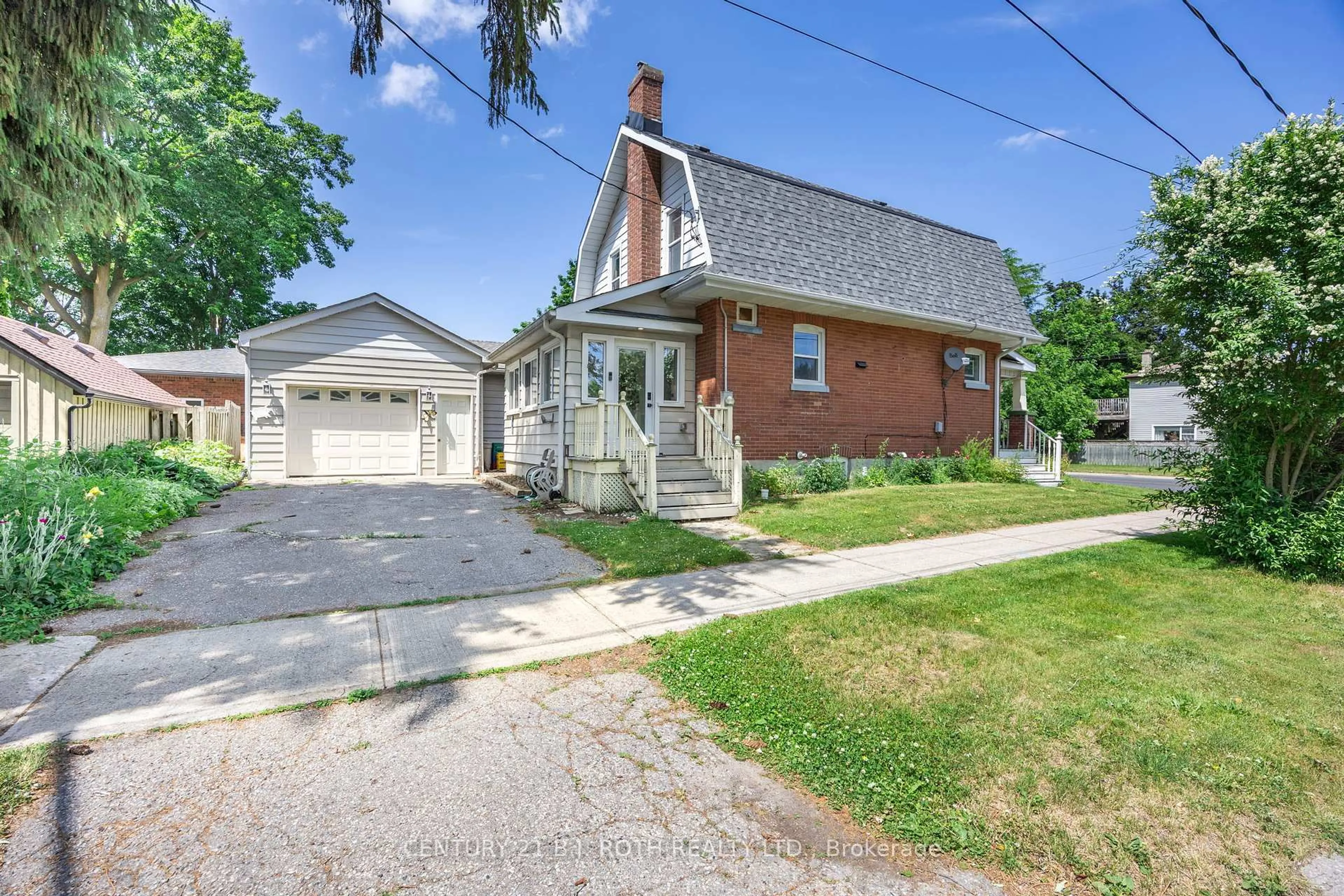 A pic from outside/outdoor area/front of a property/back of a property/a pic from drone, street for 46 Church St, New Tecumseth Ontario L9R 1G9