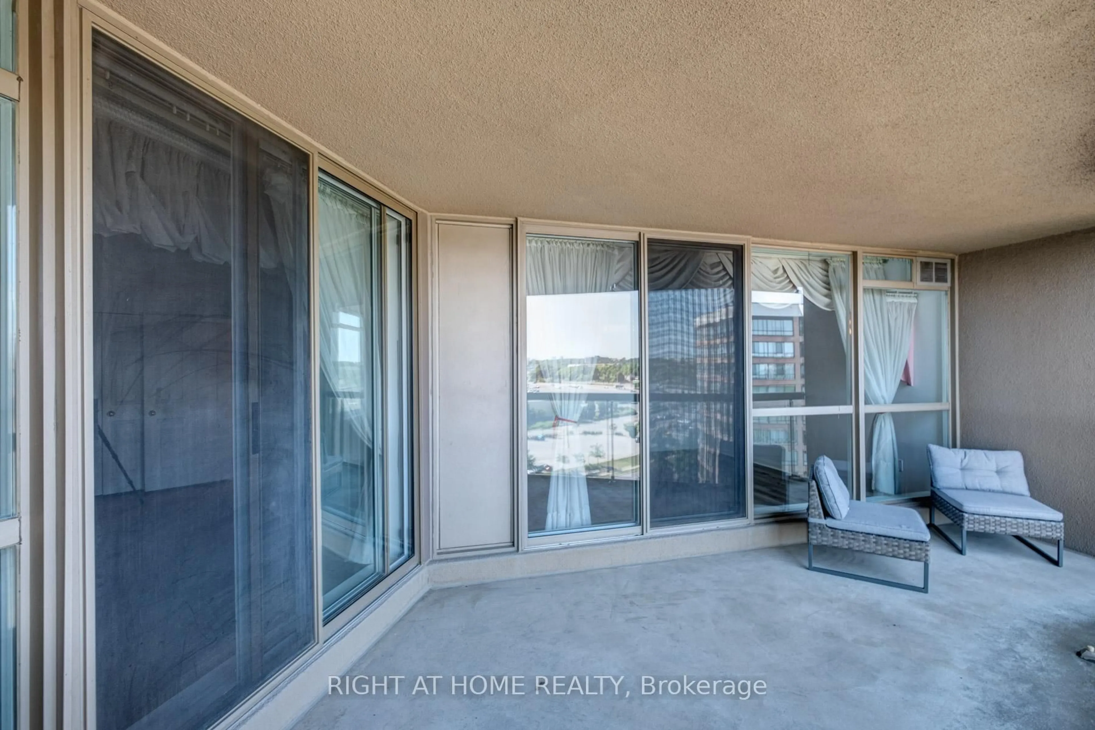 Balcony in the apartment, water/lake/river/ocean view for 610 Bullock Dr #1017, Markham Ontario L3R 0G1