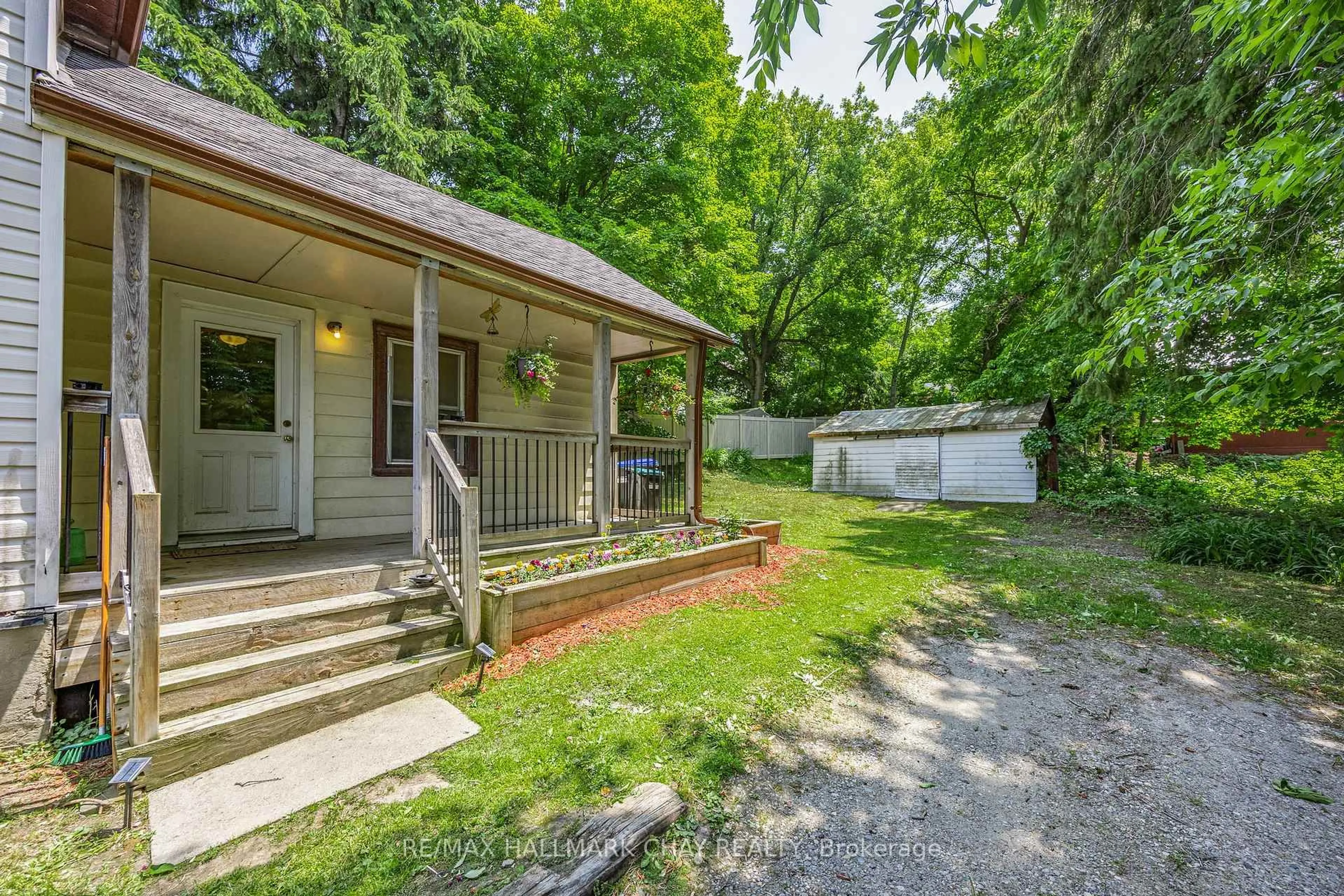 Patio, street for 17 Church St, Innisfil Ontario L0L 1L0