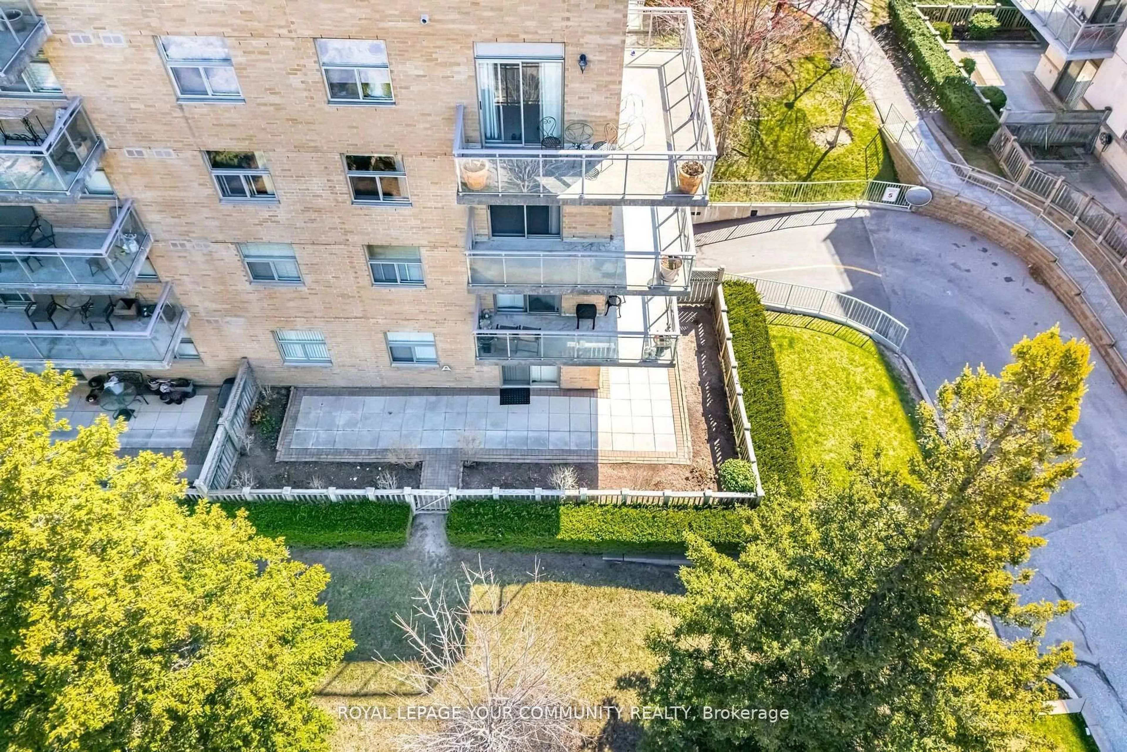 A pic from outside/outdoor area/front of a property/back of a property/a pic from drone, city buildings view from balcony for 2502 Rutherford Rd #112, Vaughan Ontario L4K 5N6