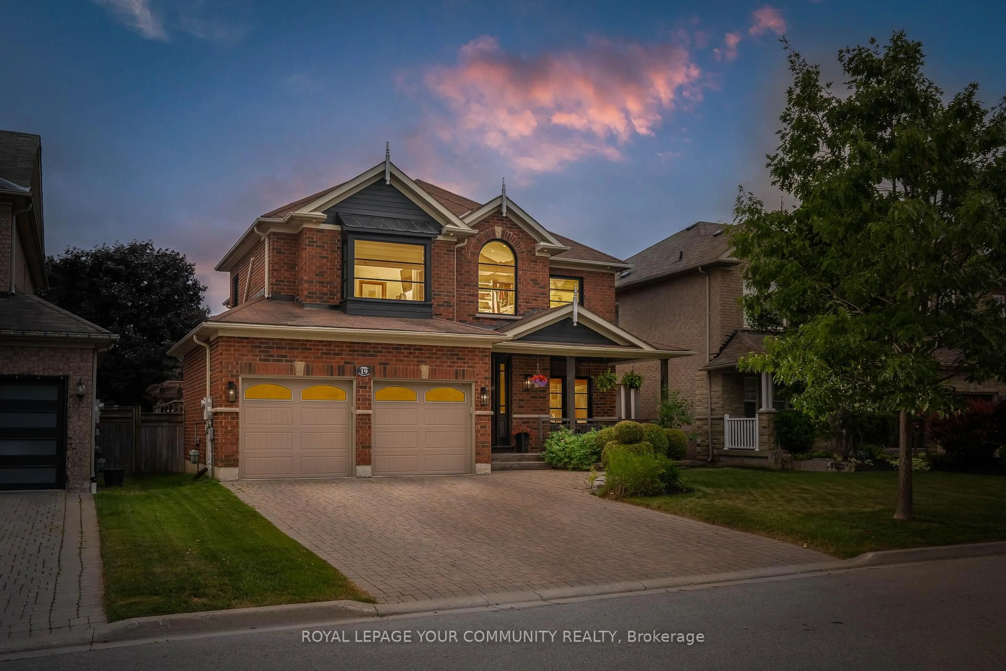 Home with brick exterior material, street for 19 Pondmede Cres, Whitchurch-Stouffville Ontario L4A 0E2