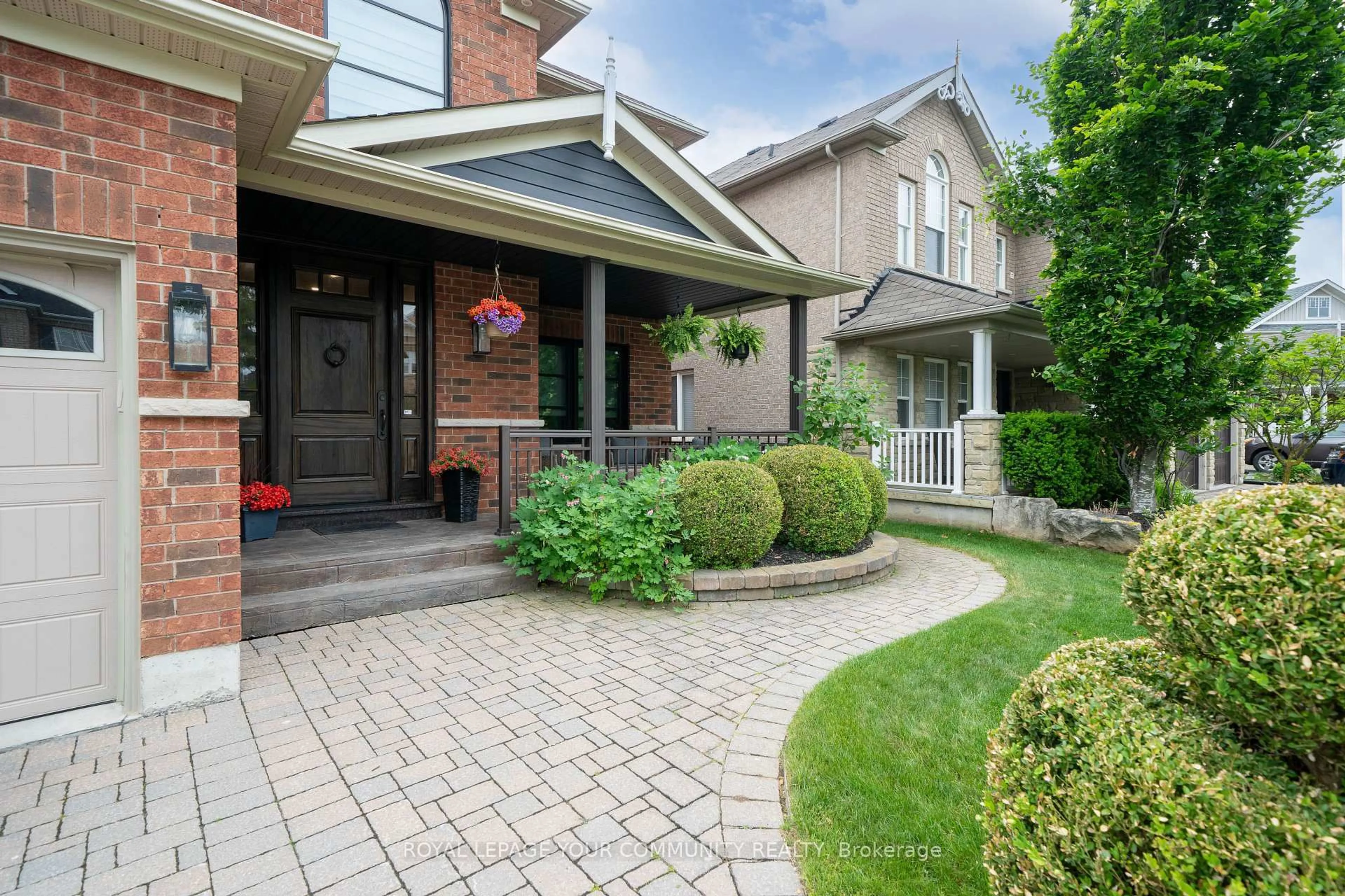 Home with brick exterior material, street for 19 Pondmede Cres, Whitchurch-Stouffville Ontario L4A 0E2