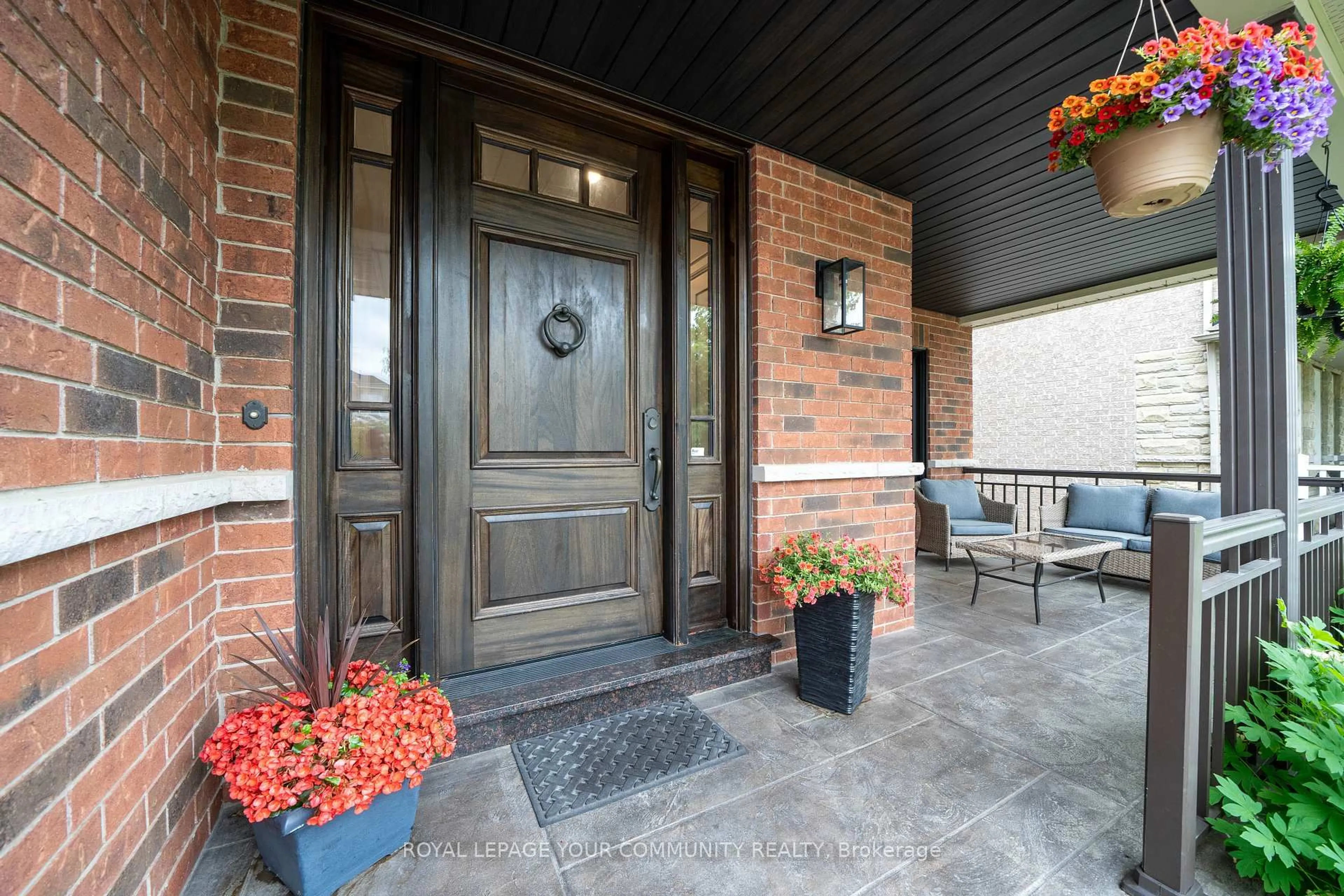 Indoor entryway for 19 Pondmede Cres, Whitchurch-Stouffville Ontario L4A 0E2