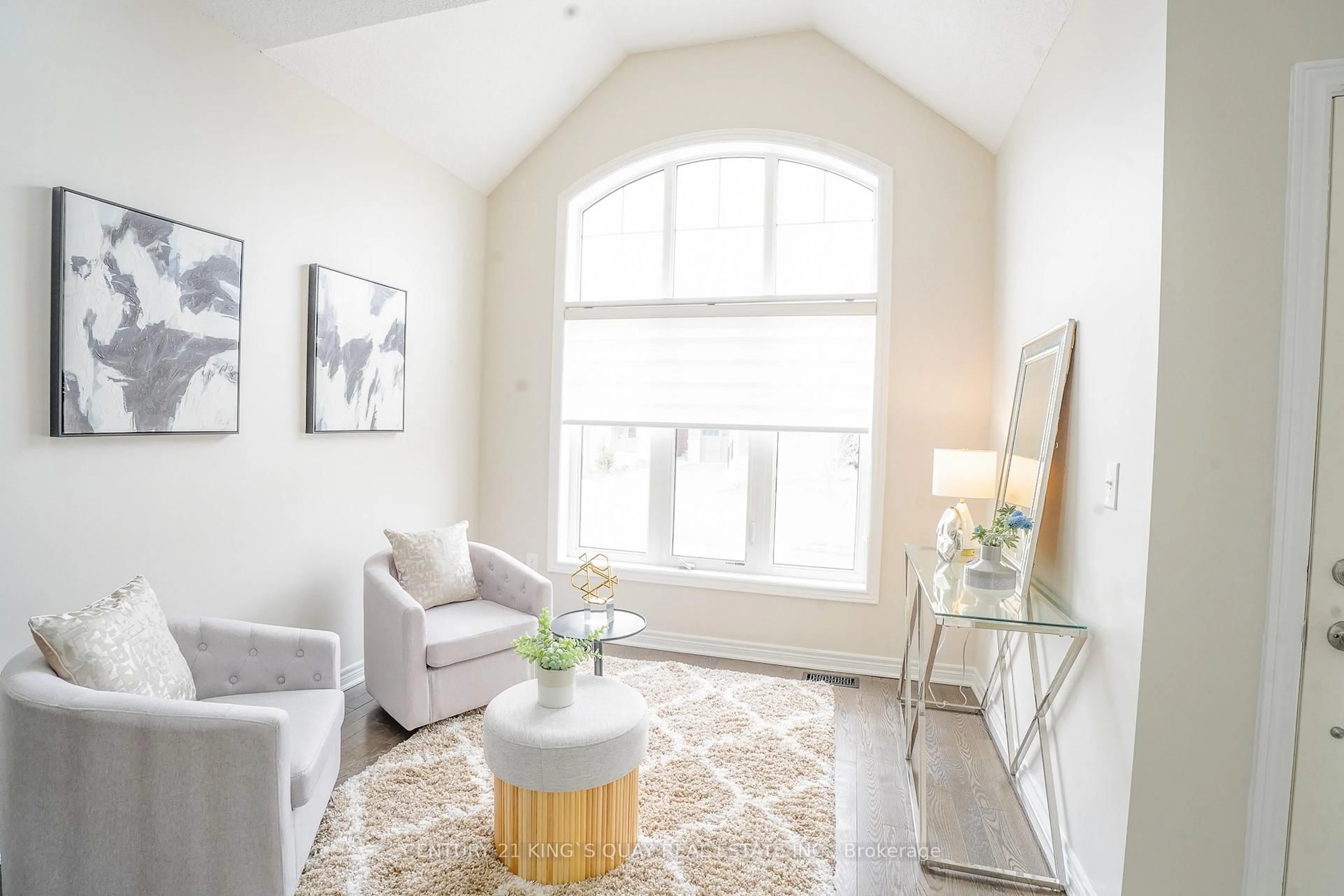 Living room with furniture, unknown for 7 John Moore Rd, East Gwillimbury Ontario L9N 0P4
