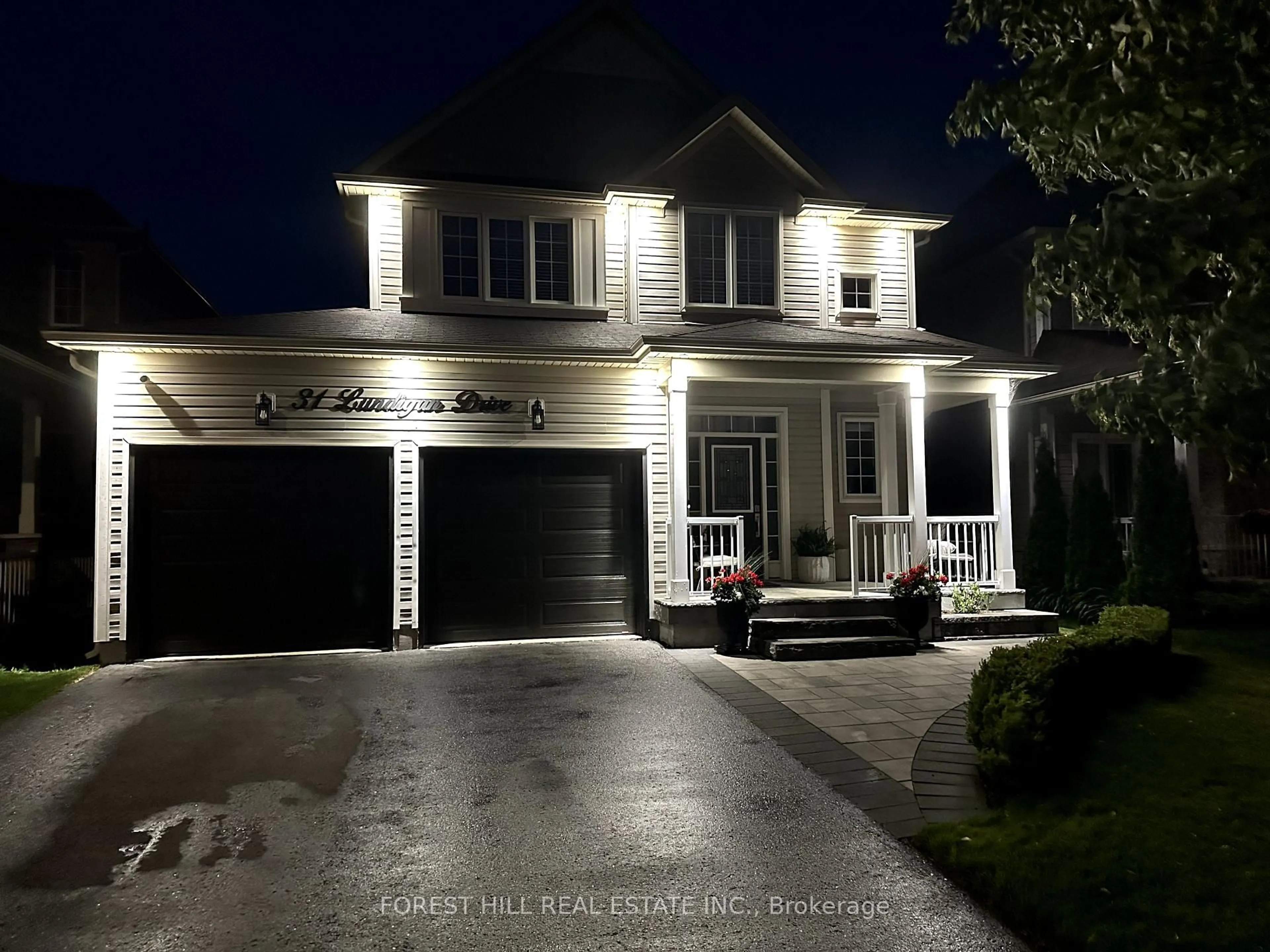 Home with vinyl exterior material, street for 31 Lundigan Dr, Georgina Ontario L4P 0B7