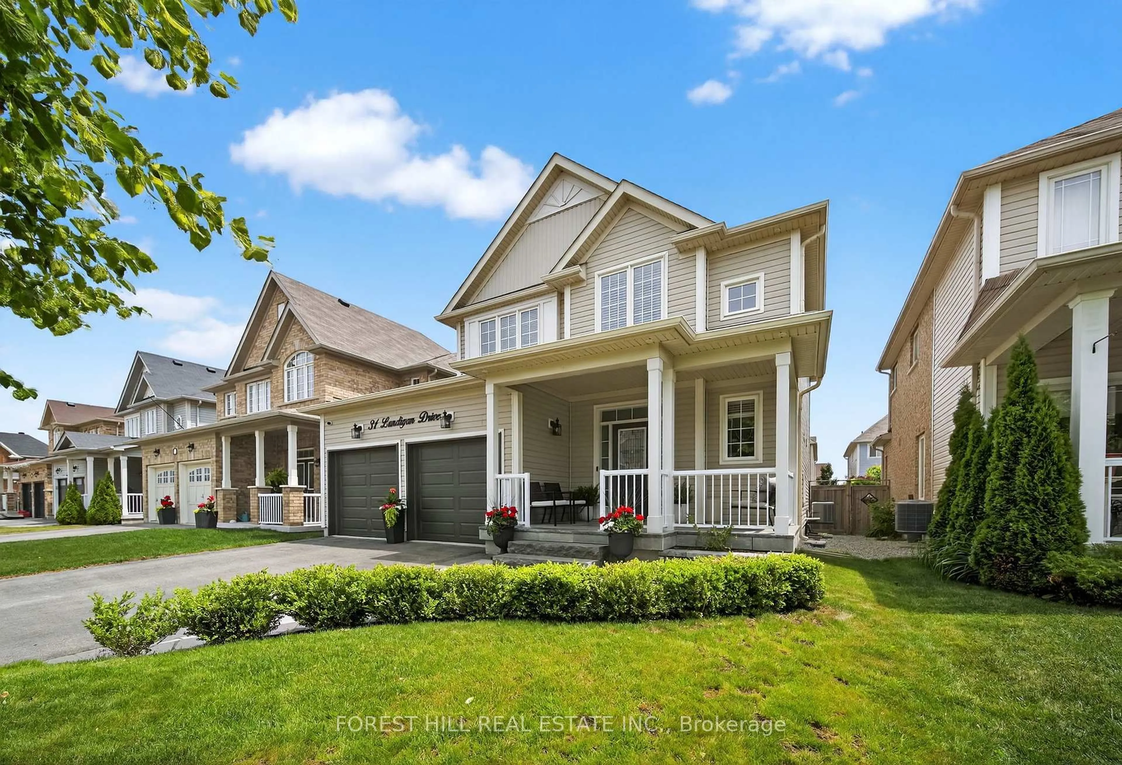 Home with vinyl exterior material, street for 31 Lundigan Dr, Georgina Ontario L4P 0B7