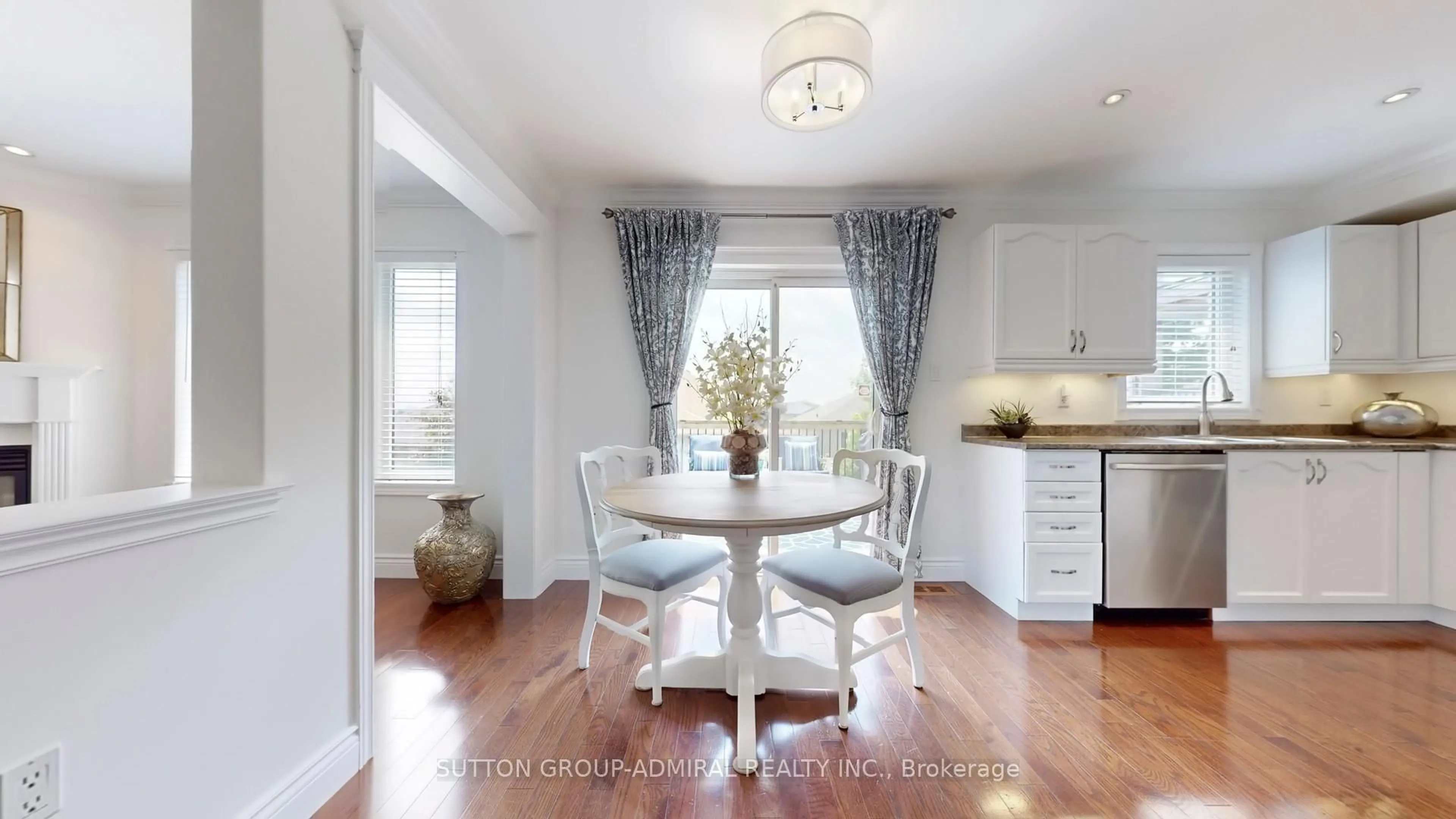 Dining room, wood/laminate floor for 35 Wyman Cres, Bradford West Gwillimbury Ontario L3Z 3J5