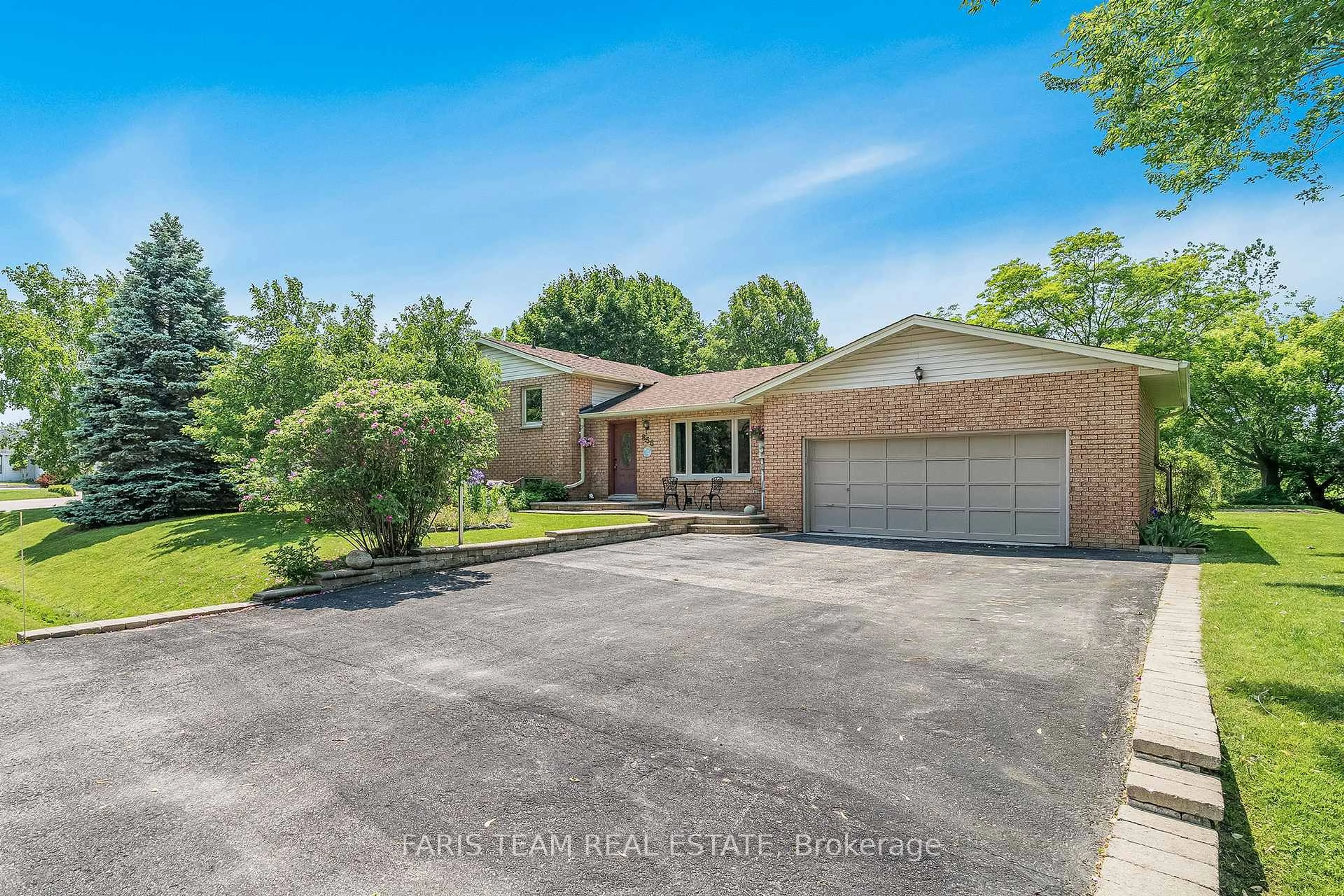 A pic from outside/outdoor area/front of a property/back of a property/a pic from drone, water/lake/river/ocean view for 856 Church Dr, Innisfil Ontario L0L 1K0