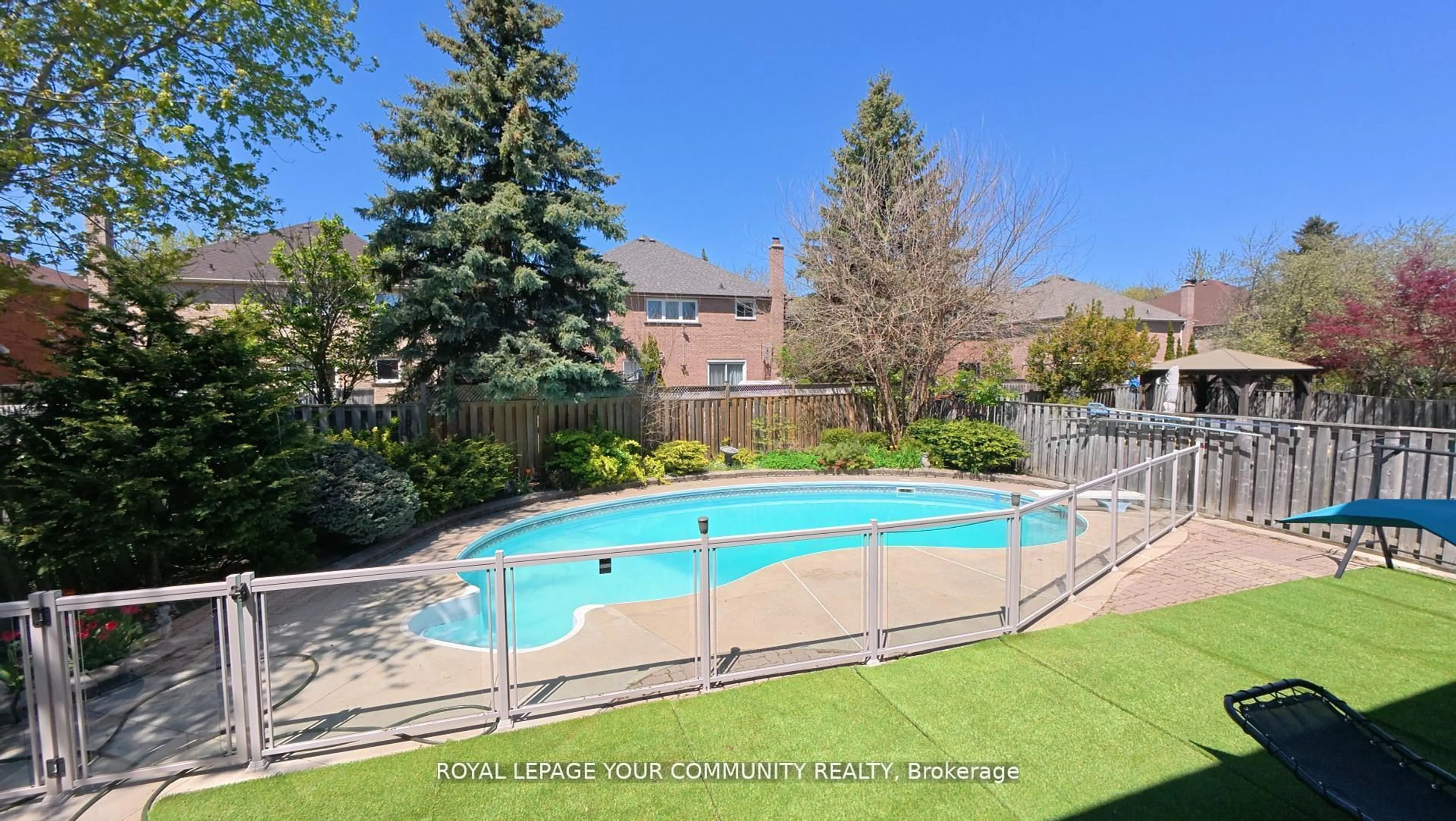 Pool for 34 Beasley Dr, Richmond Hill Ontario L4C 7Z5