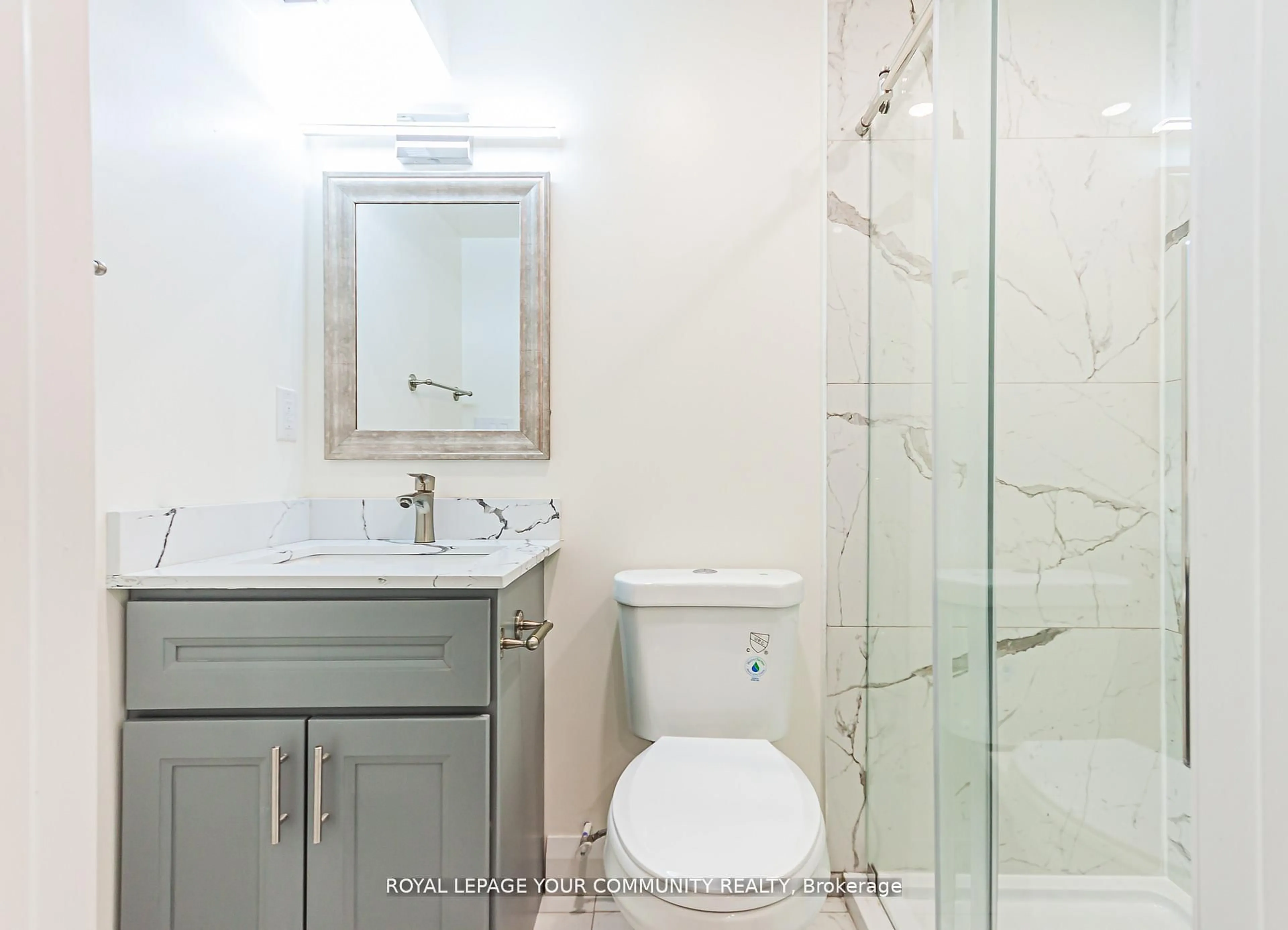Standard bathroom, ceramic/tile floor for 34 Beasley Dr, Richmond Hill Ontario L4C 7Z5