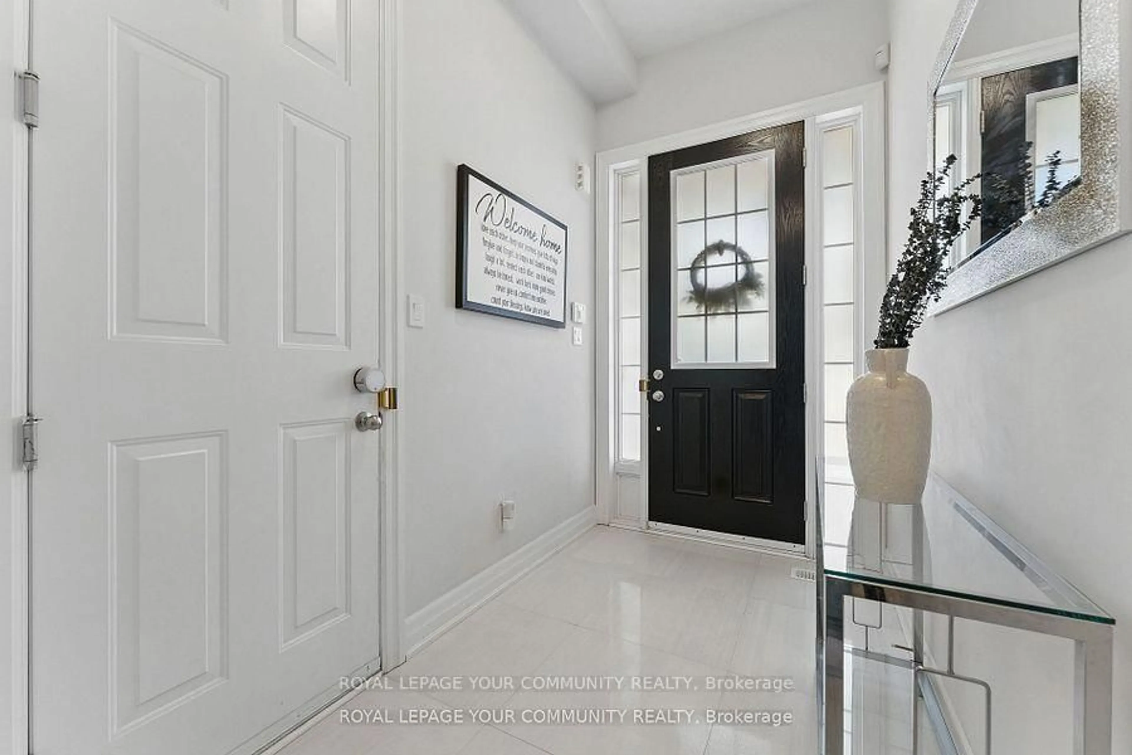 Indoor entryway for 58 Wells Orchard Cres, King Ontario L7B 0C6