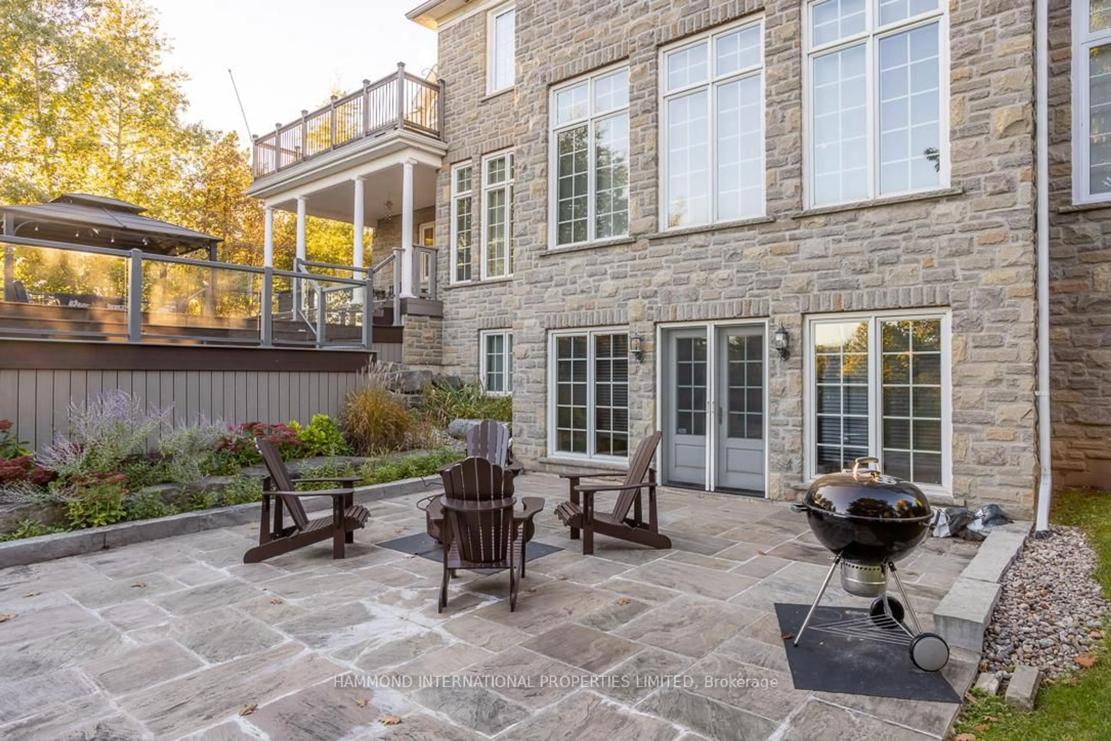 Patio, street for 41 Greenvalley Circ, Whitchurch-Stouffville Ontario L3Y 4W1