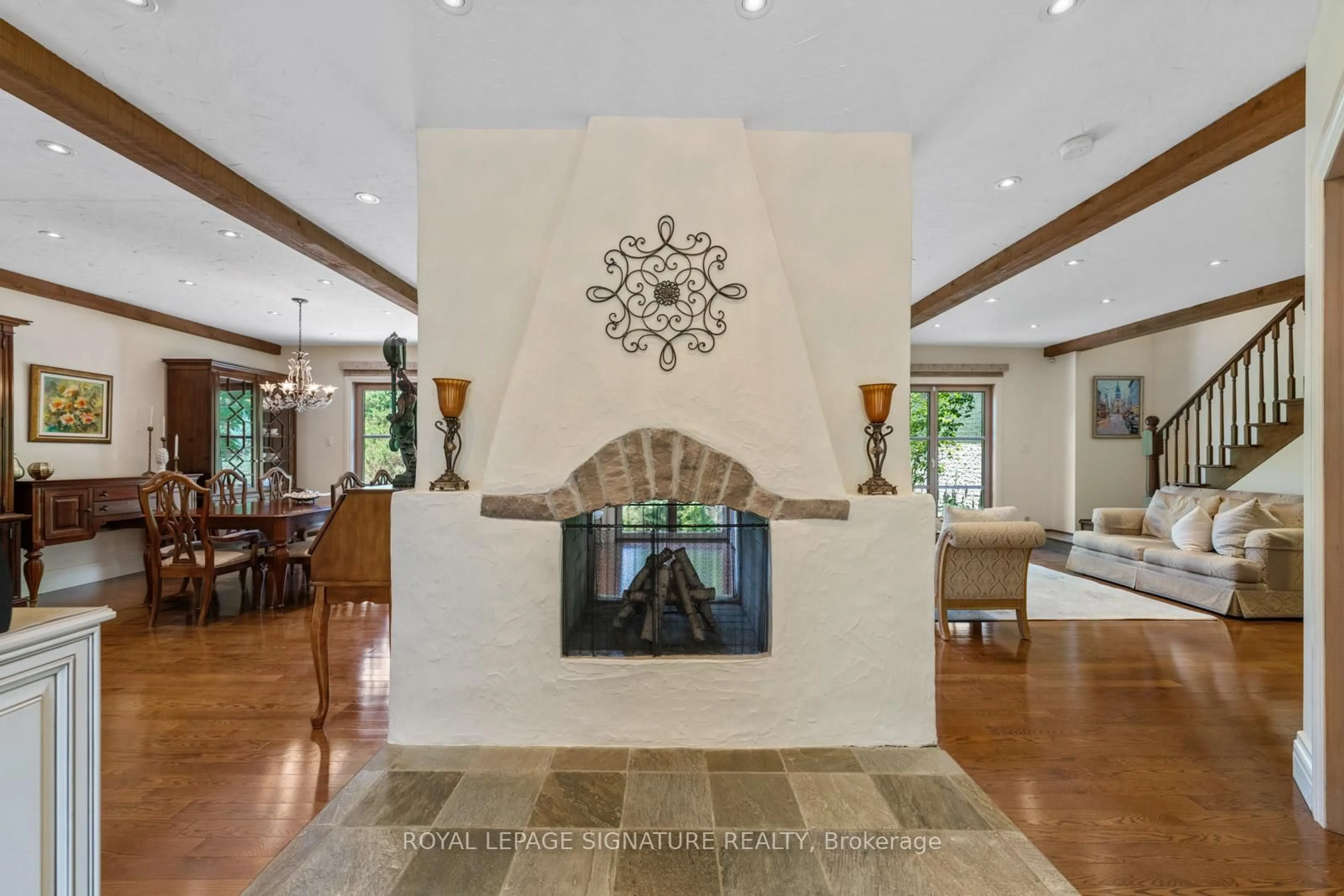 Indoor foyer for 30 Kingswood Dr, King Ontario L7B 1K8