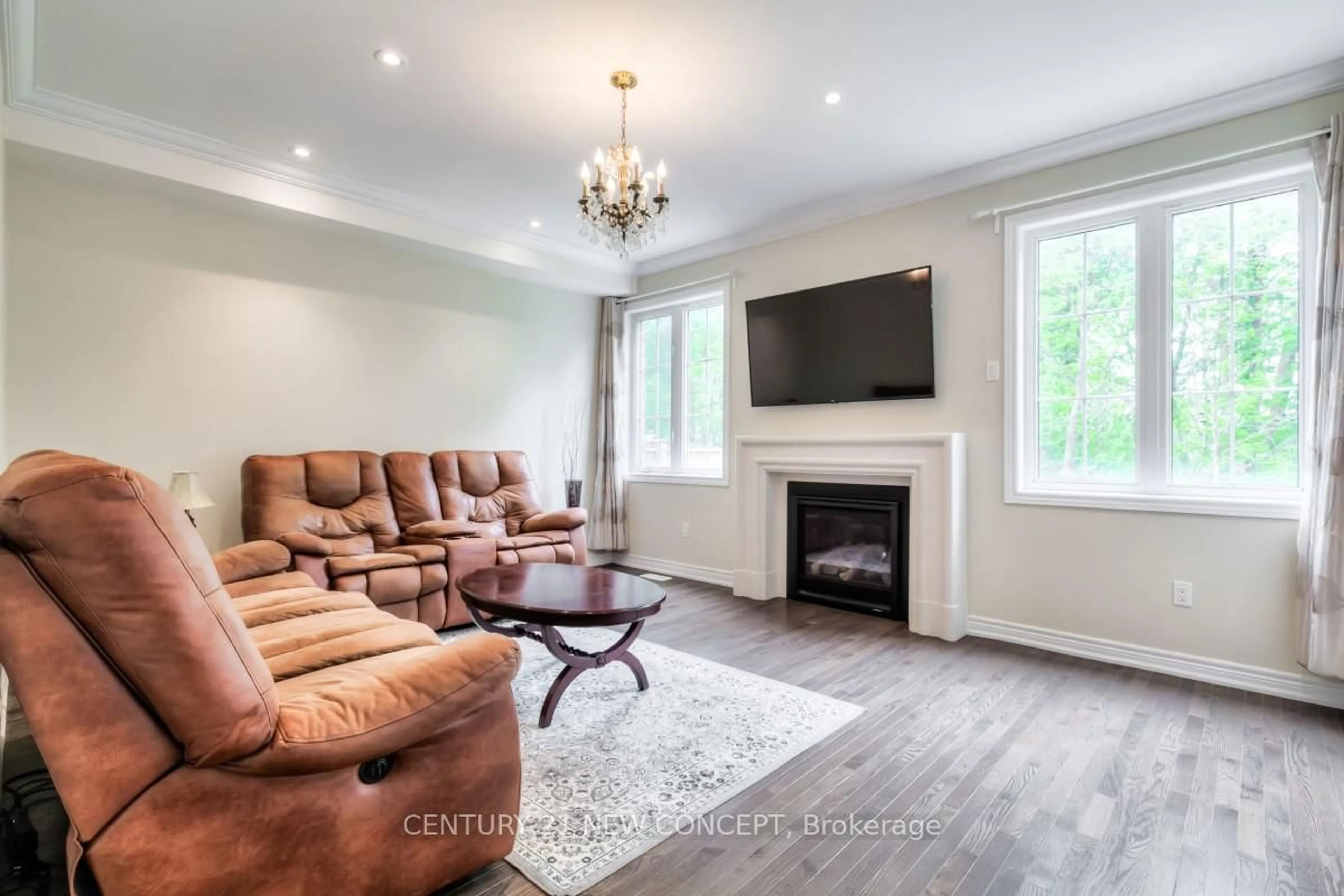 Living room with furniture, unknown for 521 McGregor Farm Tr, Newmarket Ontario L3X 0H7