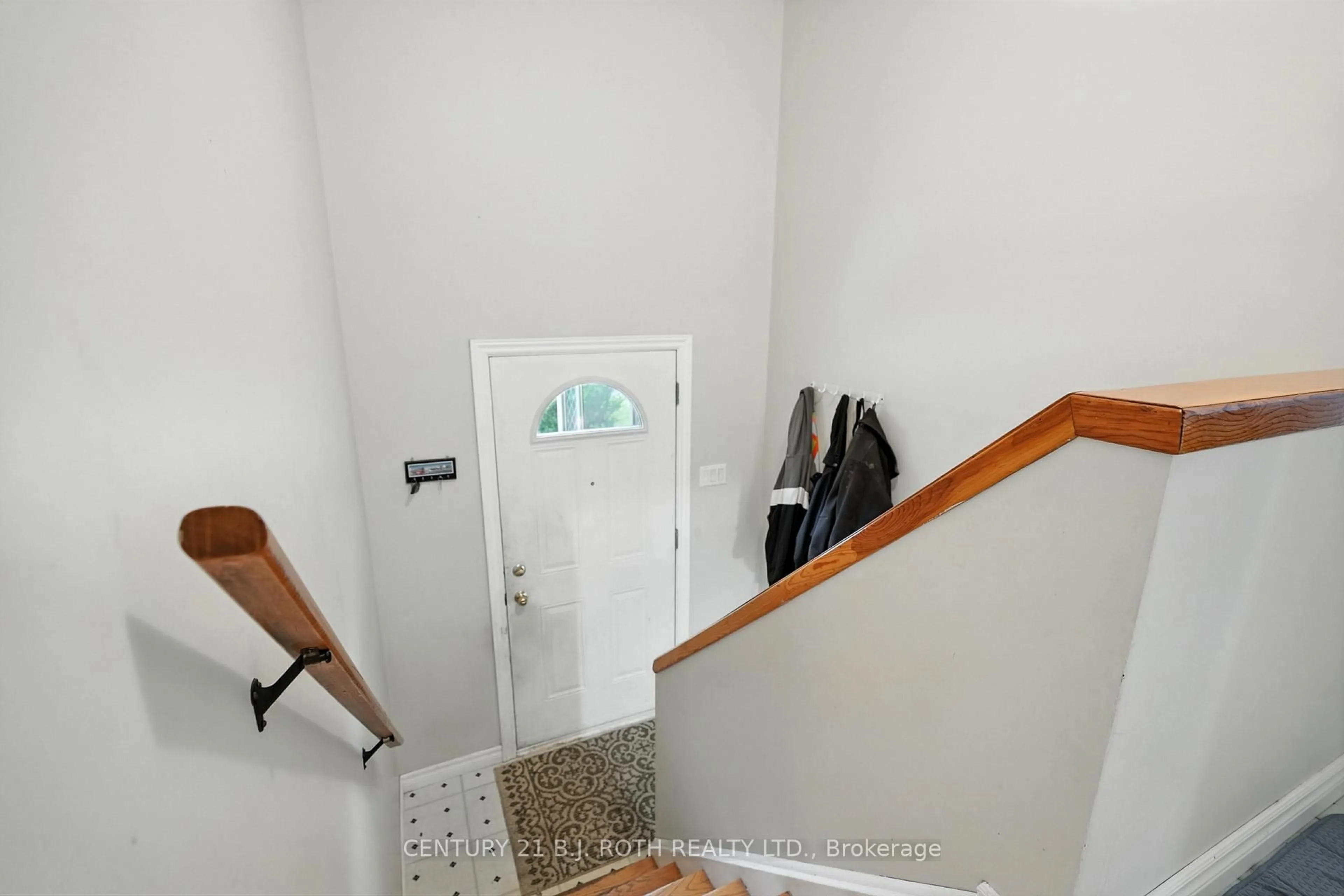 Indoor entryway for 41 MARKET St, Adjala-Tosorontio Ontario L0M 1M0