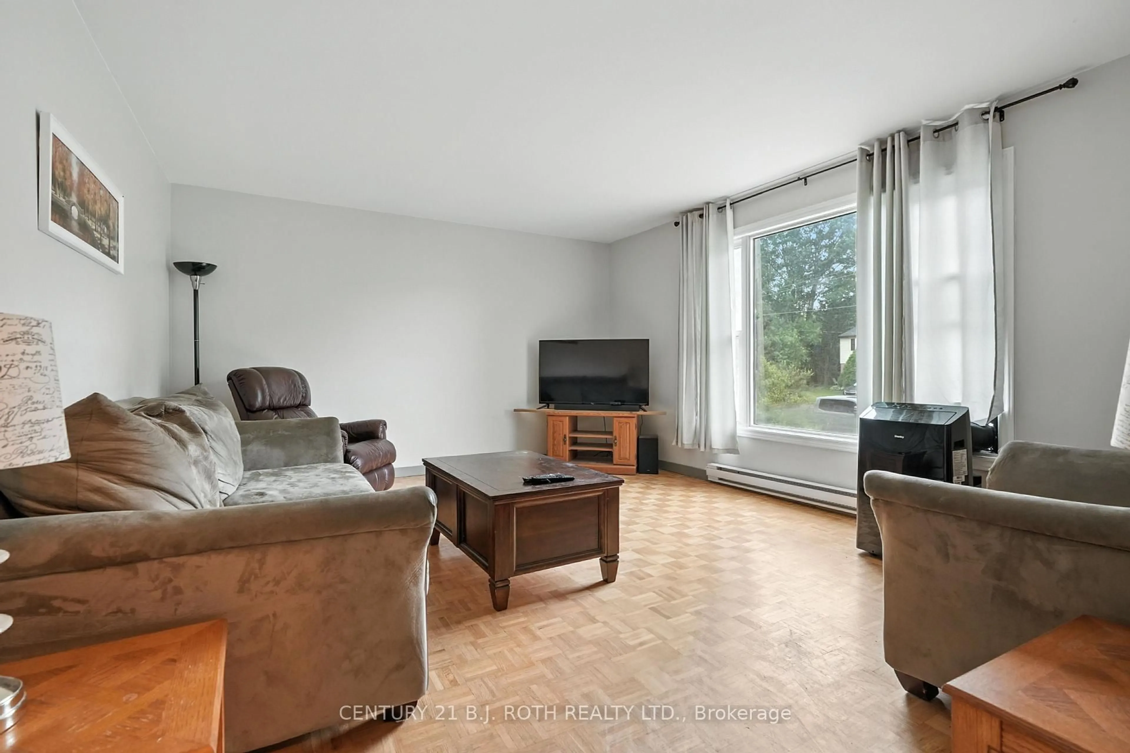 Living room with furniture, unknown for 41 MARKET St, Adjala-Tosorontio Ontario L0M 1M0