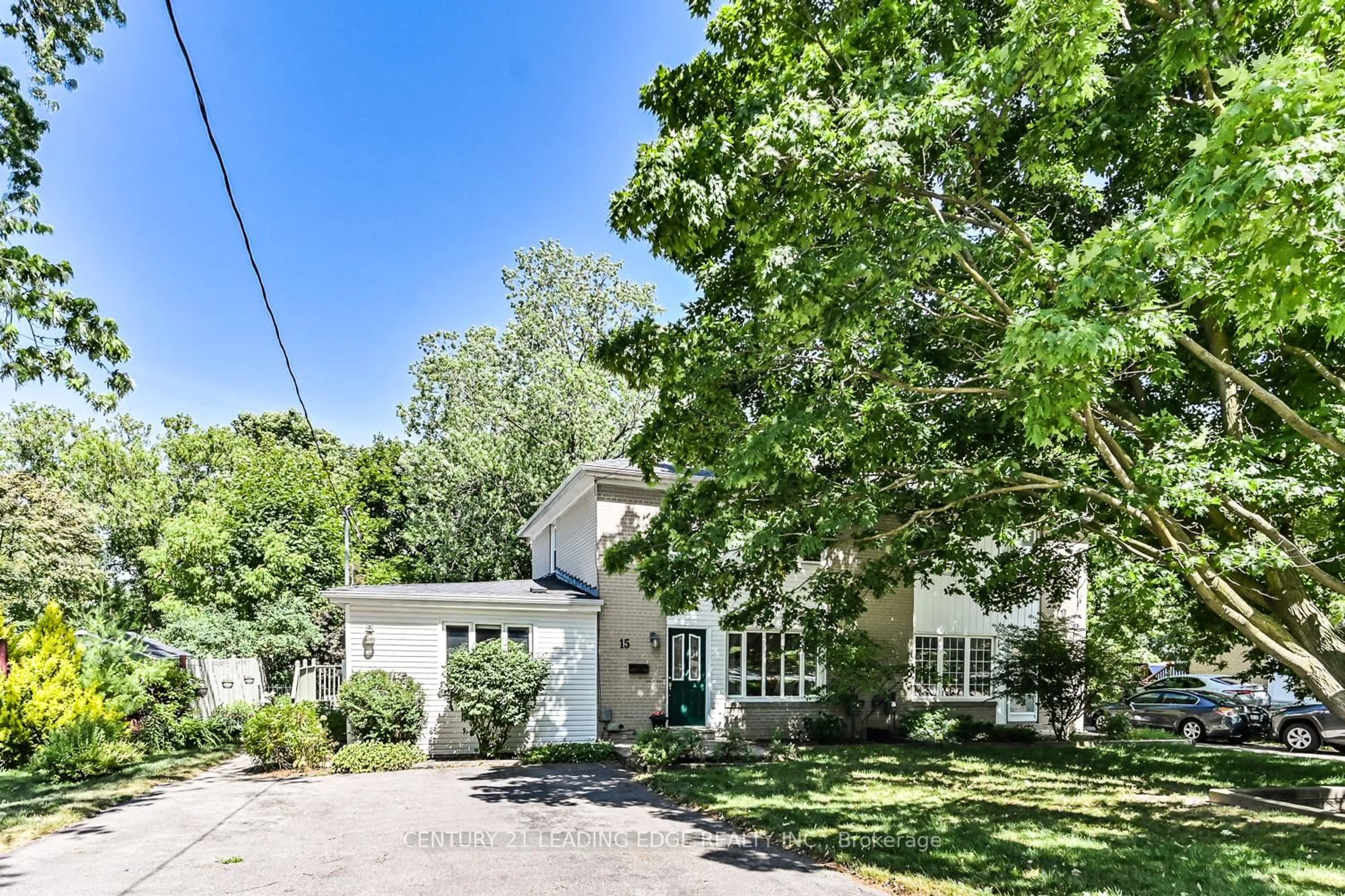 A pic from outside/outdoor area/front of a property/back of a property/a pic from drone, street for 15 Elizabeth St, Markham Ontario L3P 2B3
