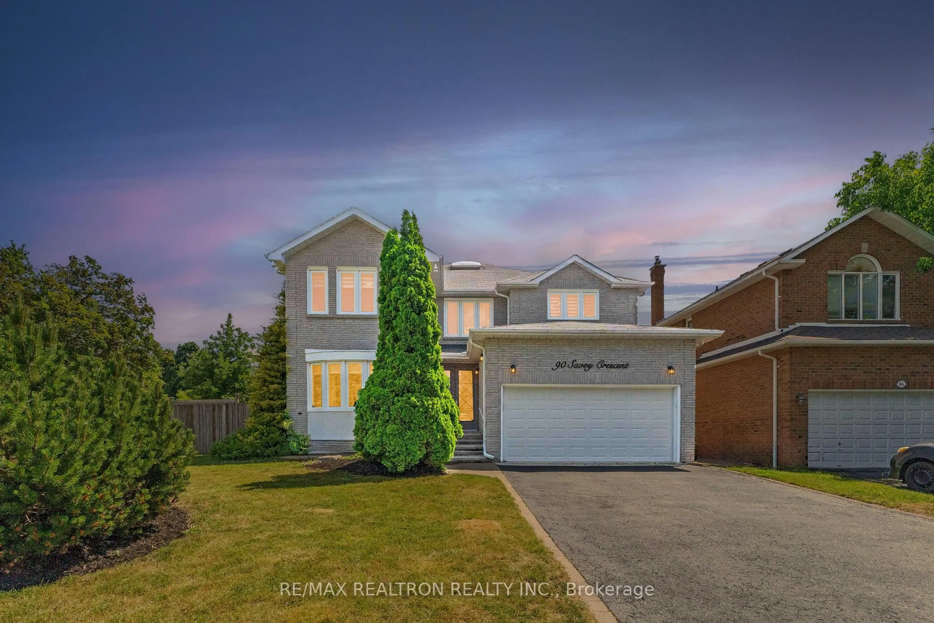 A pic from outside/outdoor area/front of a property/back of a property/a pic from drone, street for 90 Savoy Cres, Vaughan Ontario L4J 7W3