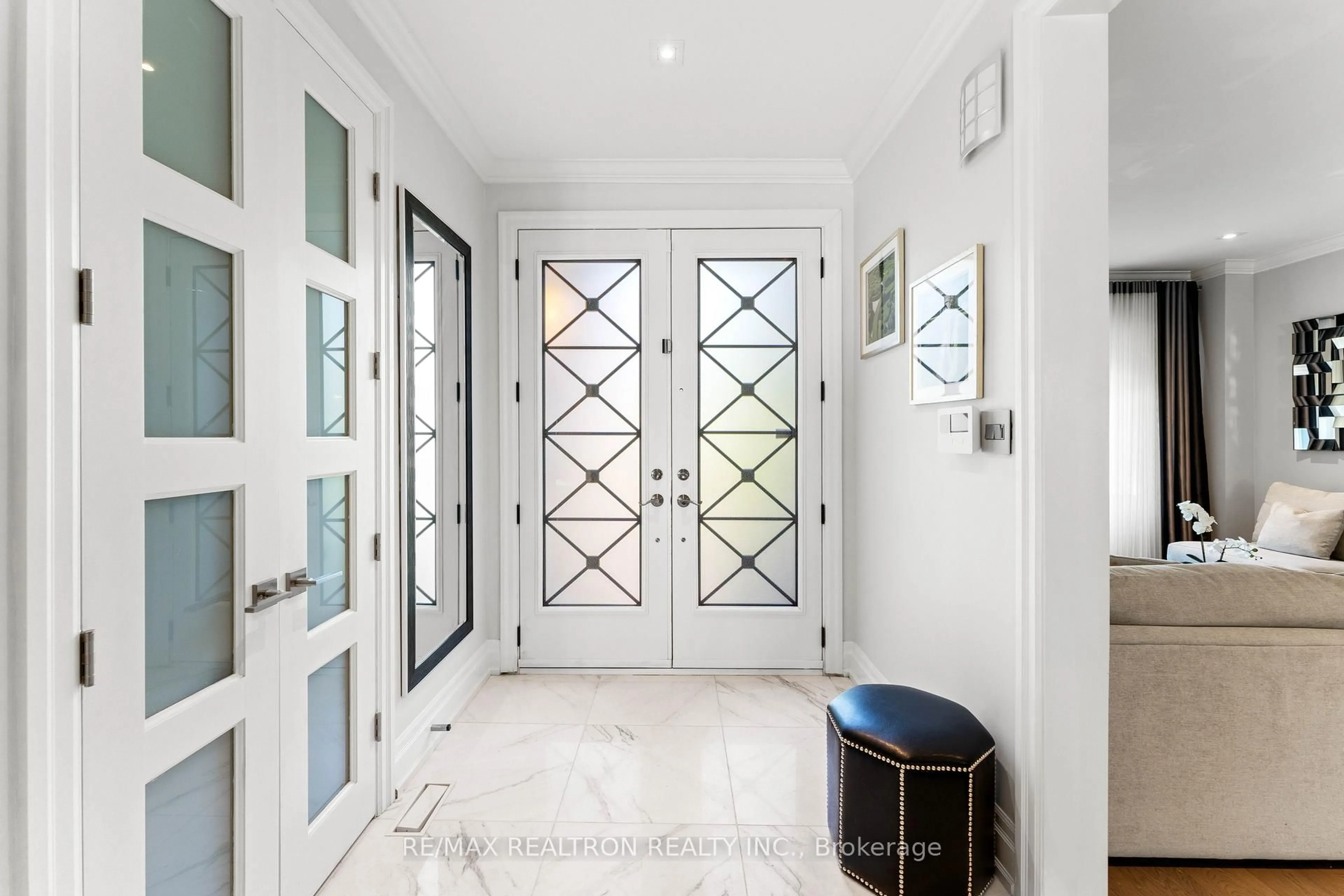 Indoor entryway for 90 Savoy Cres, Vaughan Ontario L4J 7W3