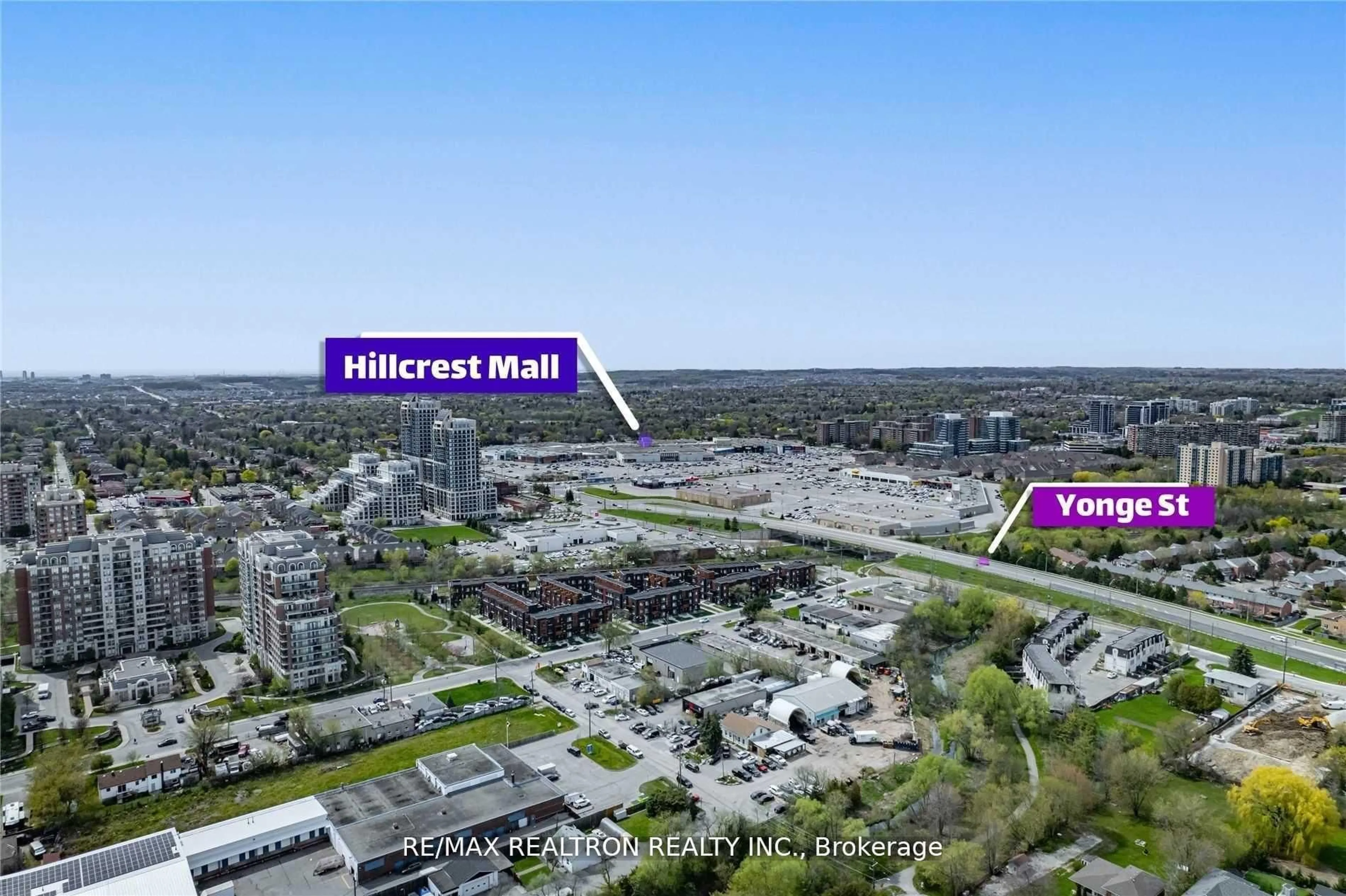 A pic from outside/outdoor area/front of a property/back of a property/a pic from drone, street for 222 baker Ave, Richmond Hill Ontario L4C 1X9