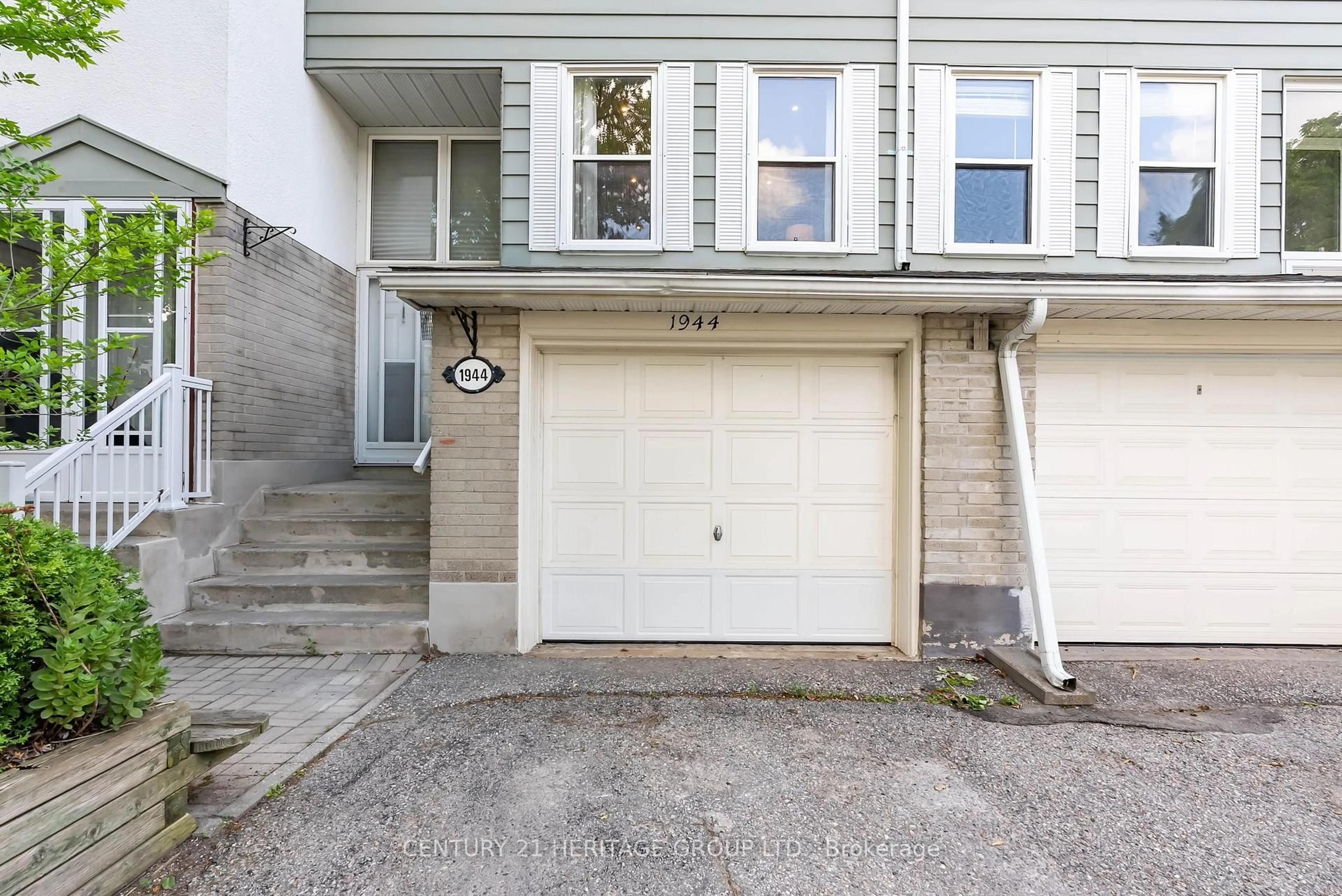 Unknown for 1944 John St, Markham Ontario L3T 1Z1