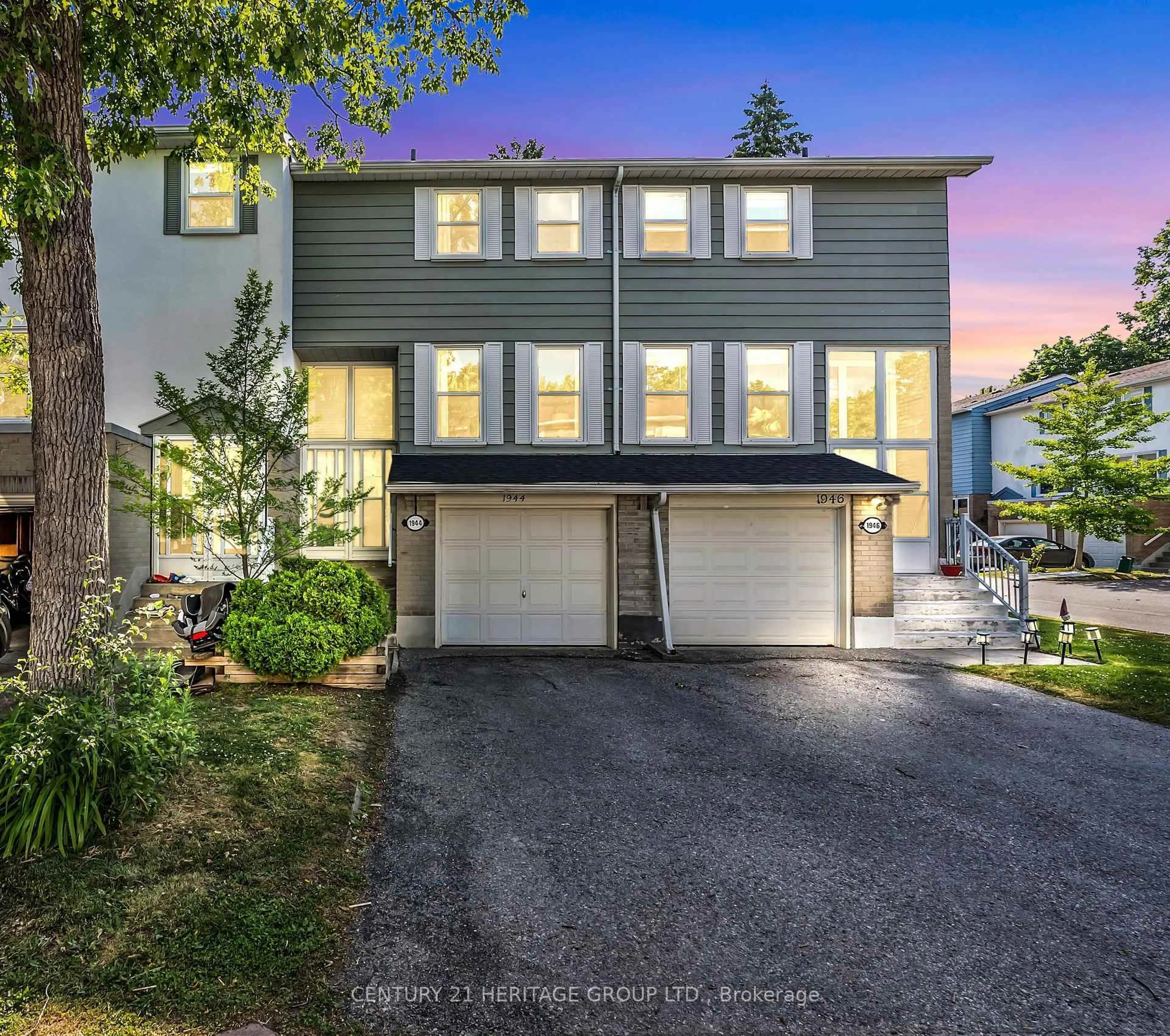 Home with vinyl exterior material, street for 1944 John St, Markham Ontario L3T 1Z1