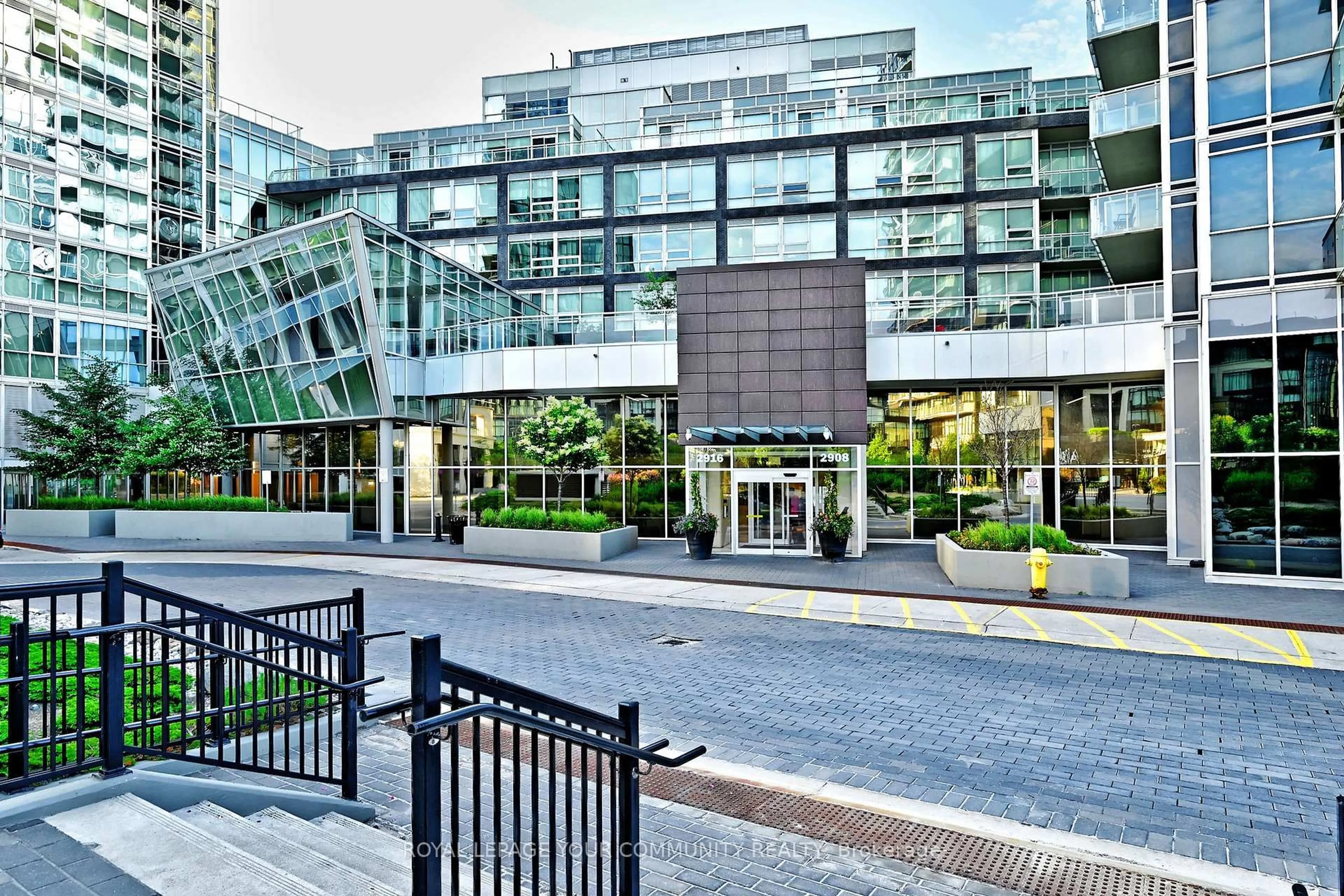 Indoor foyer for 2908 Highway 7 ##1607, Vaughan Ontario L4K 0K5