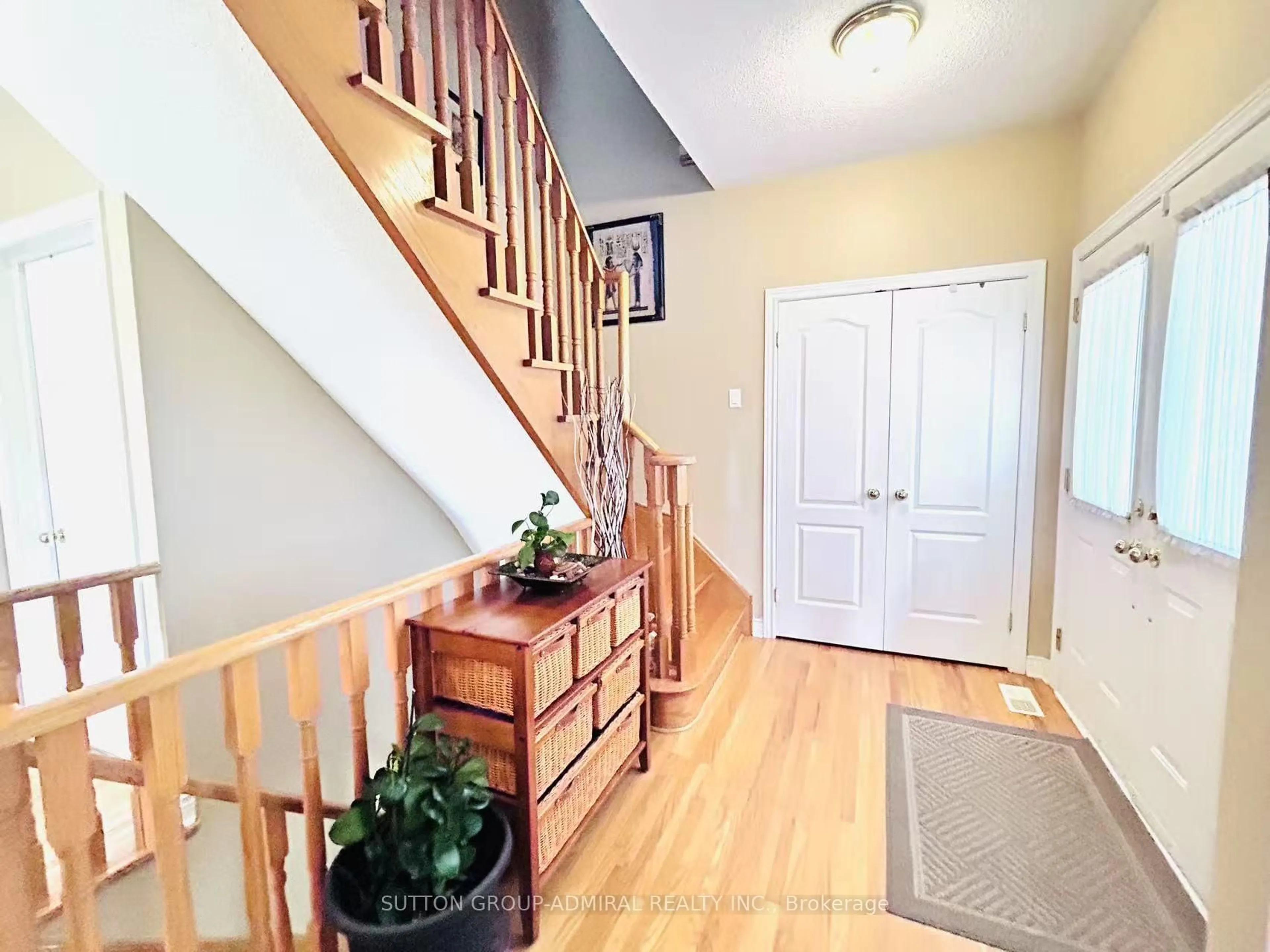 Indoor entryway for 33 Toporowski Ave, Richmond Hill Ontario L4S 2G9