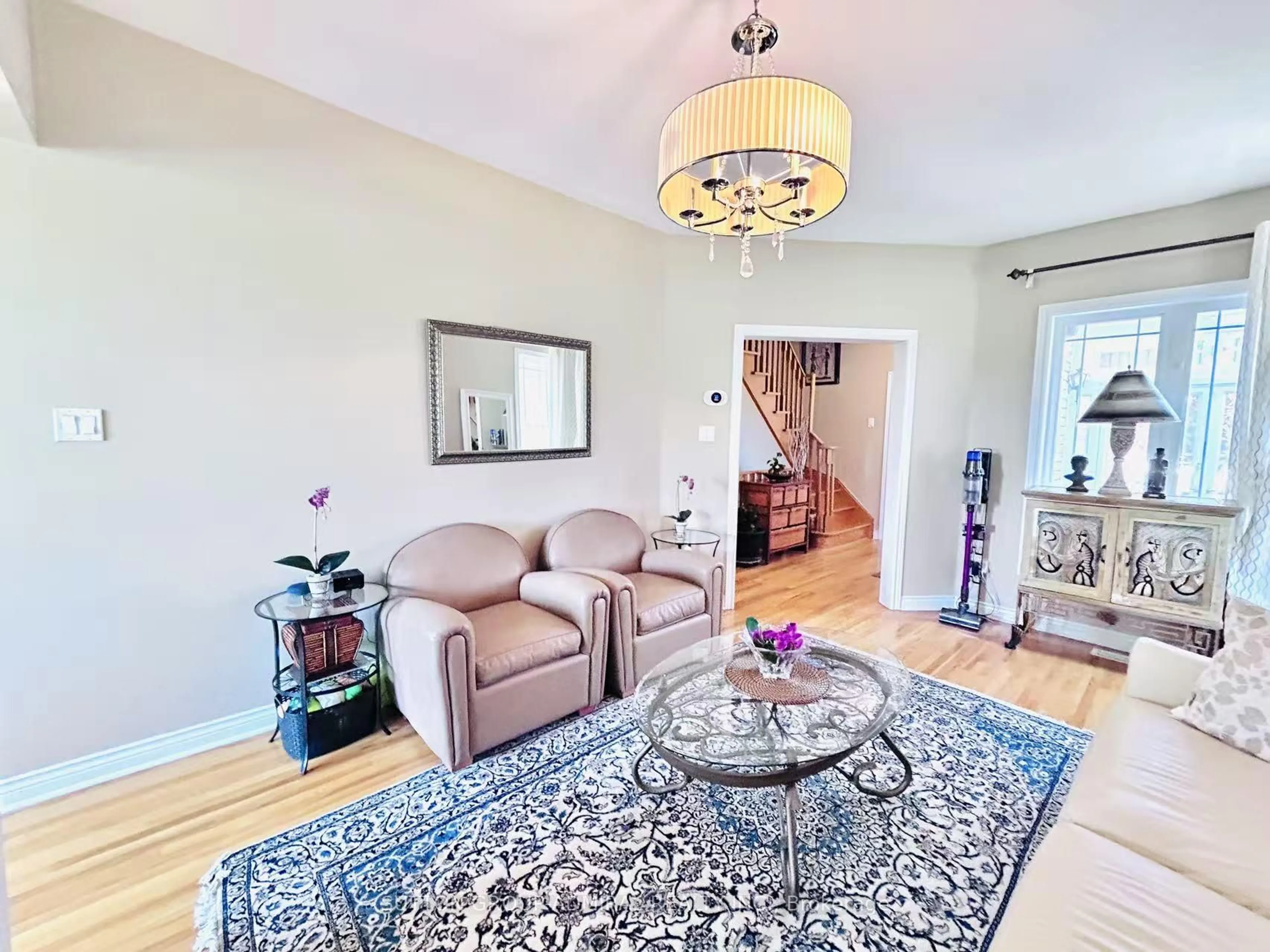 Living room with furniture, unknown for 33 Toporowski Ave, Richmond Hill Ontario L4S 2G9
