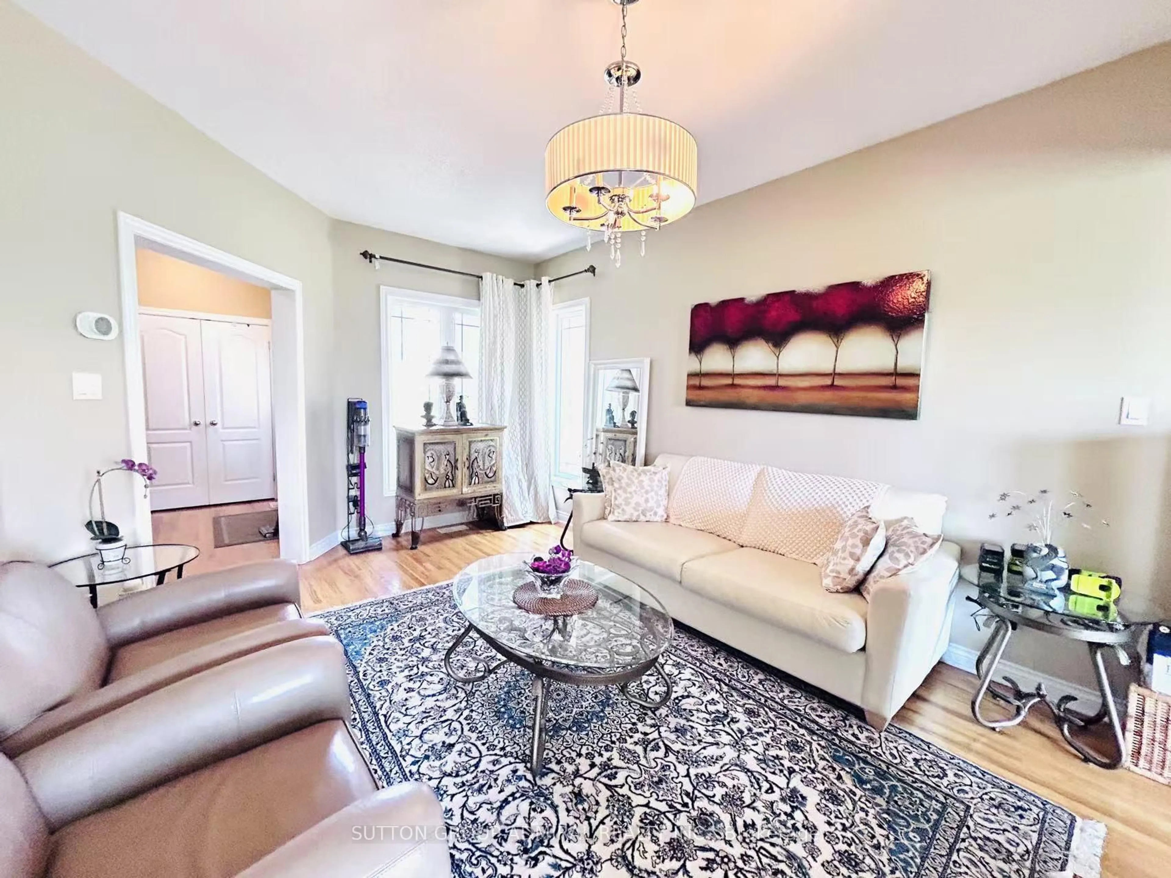 Living room with furniture, unknown for 33 Toporowski Ave, Richmond Hill Ontario L4S 2G9
