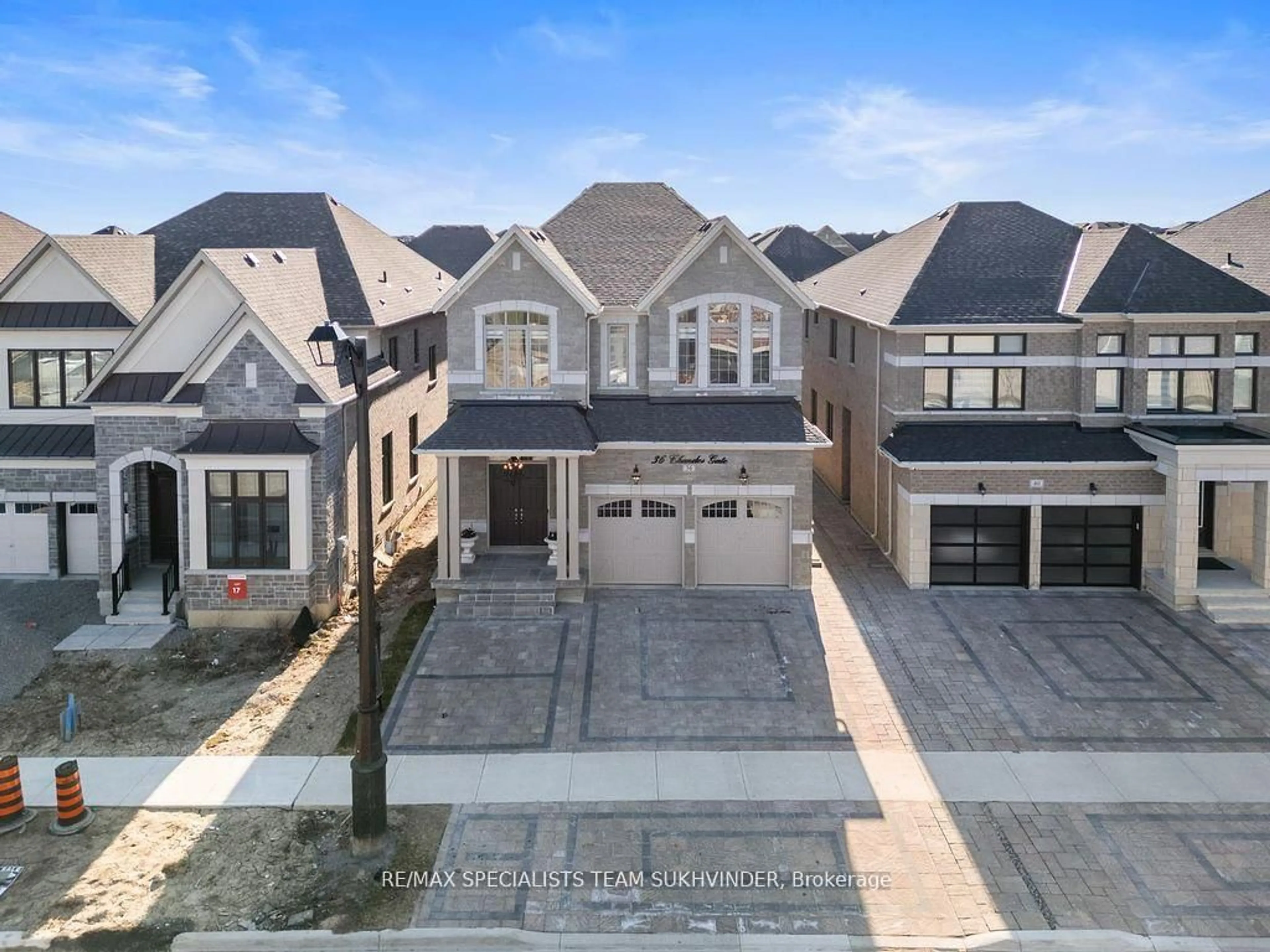A pic from outside/outdoor area/front of a property/back of a property/a pic from drone, street for 36 Chandos Gate, Vaughan Ontario L4H 4K6