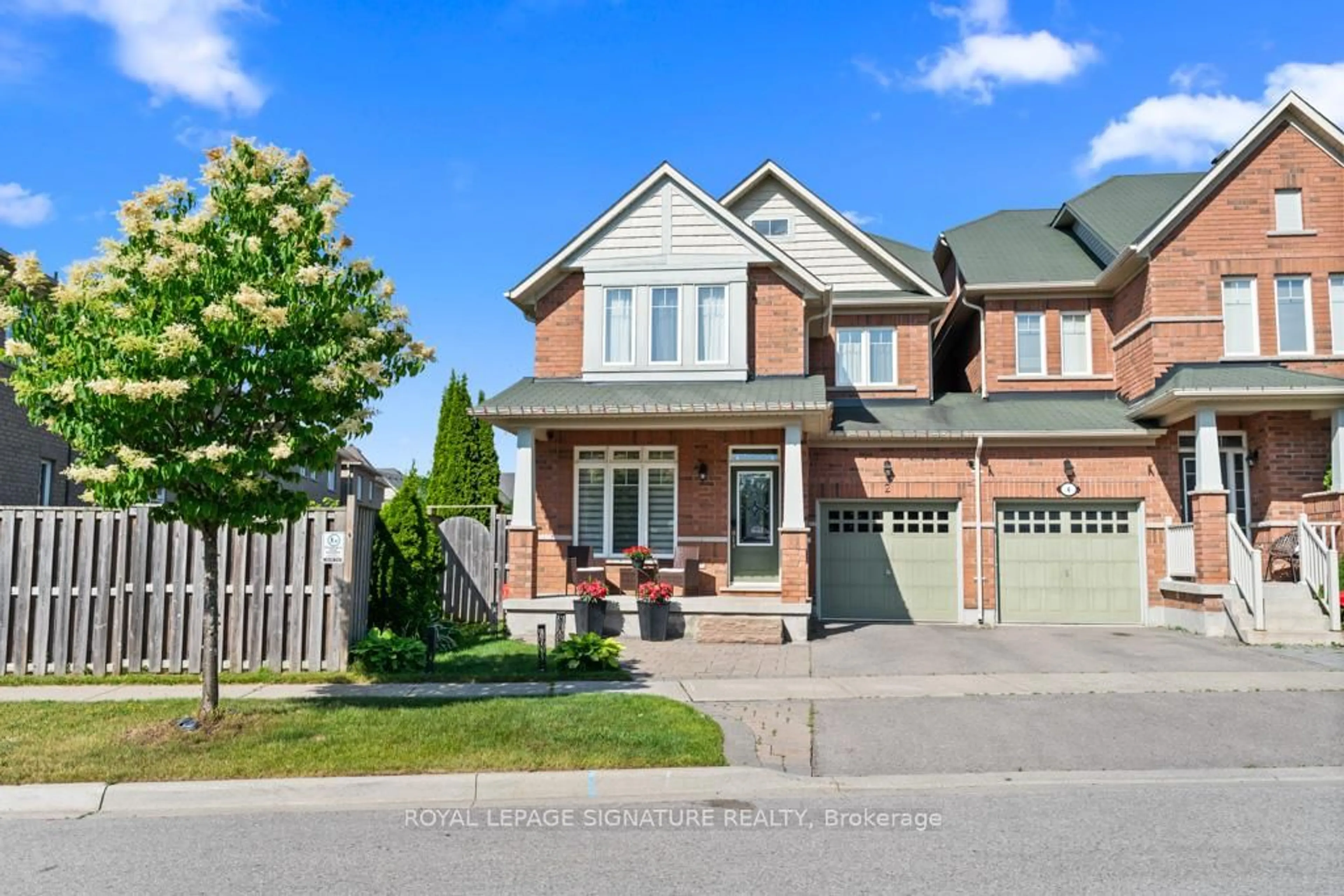 Home with brick exterior material, street for 2 Chao Cres, Richmond Hill Ontario L4E 0P4