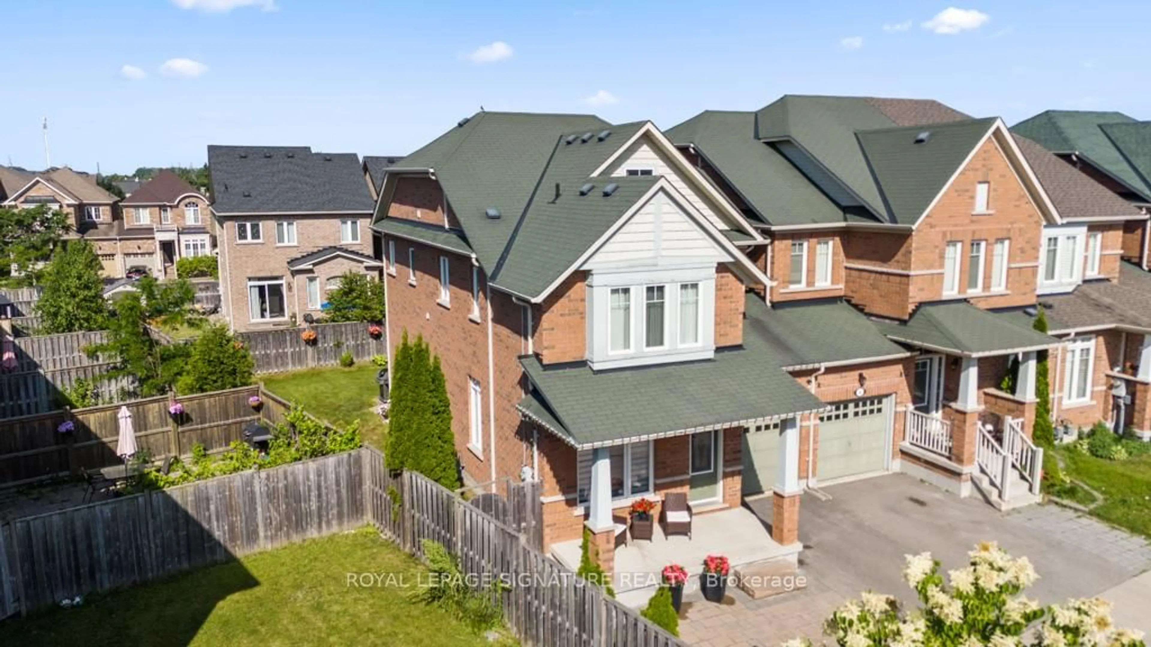 A pic from outside/outdoor area/front of a property/back of a property/a pic from drone, unknown for 2 Chao Cres, Richmond Hill Ontario L4E 0P4