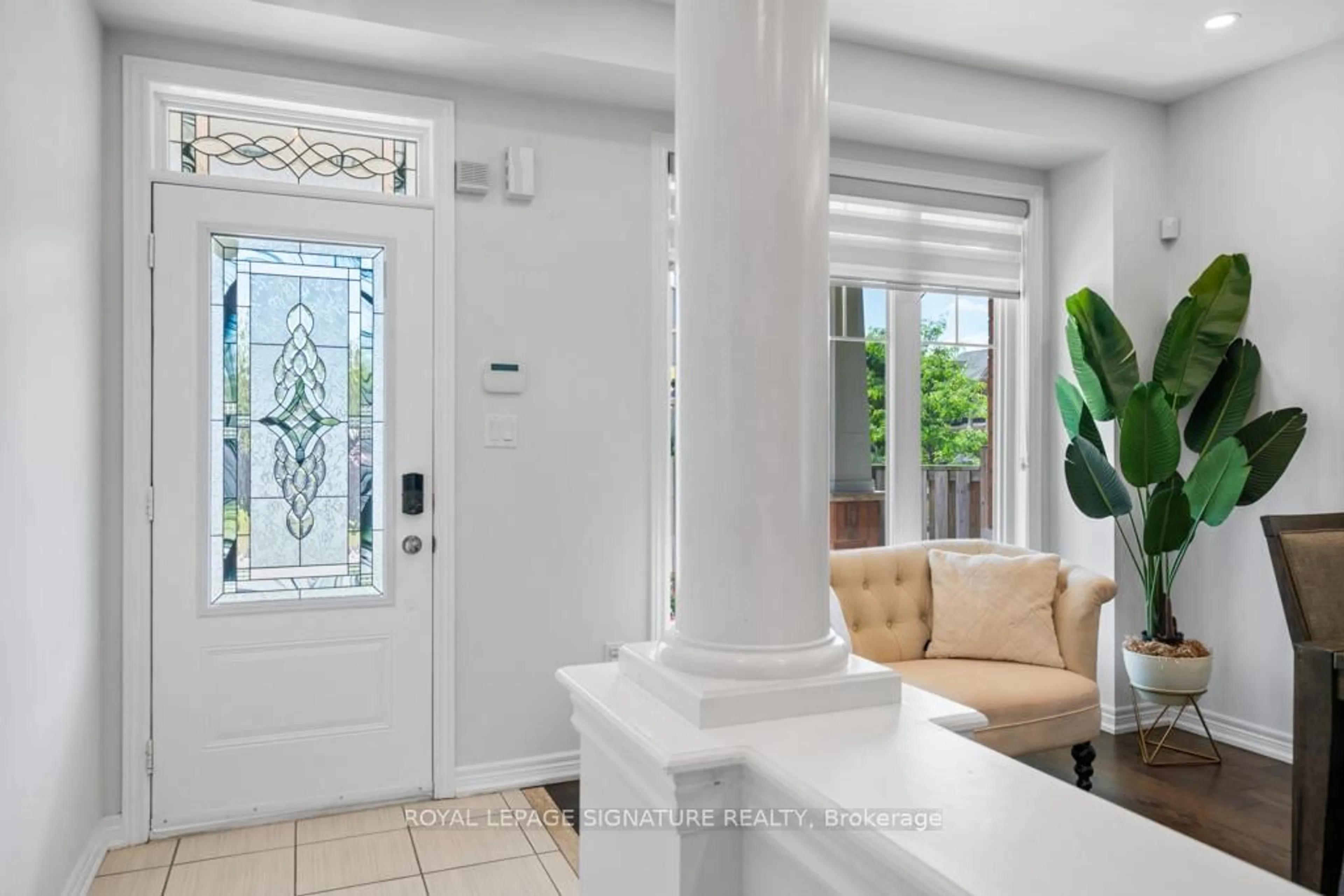 Indoor entryway for 2 Chao Cres, Richmond Hill Ontario L4E 0P4