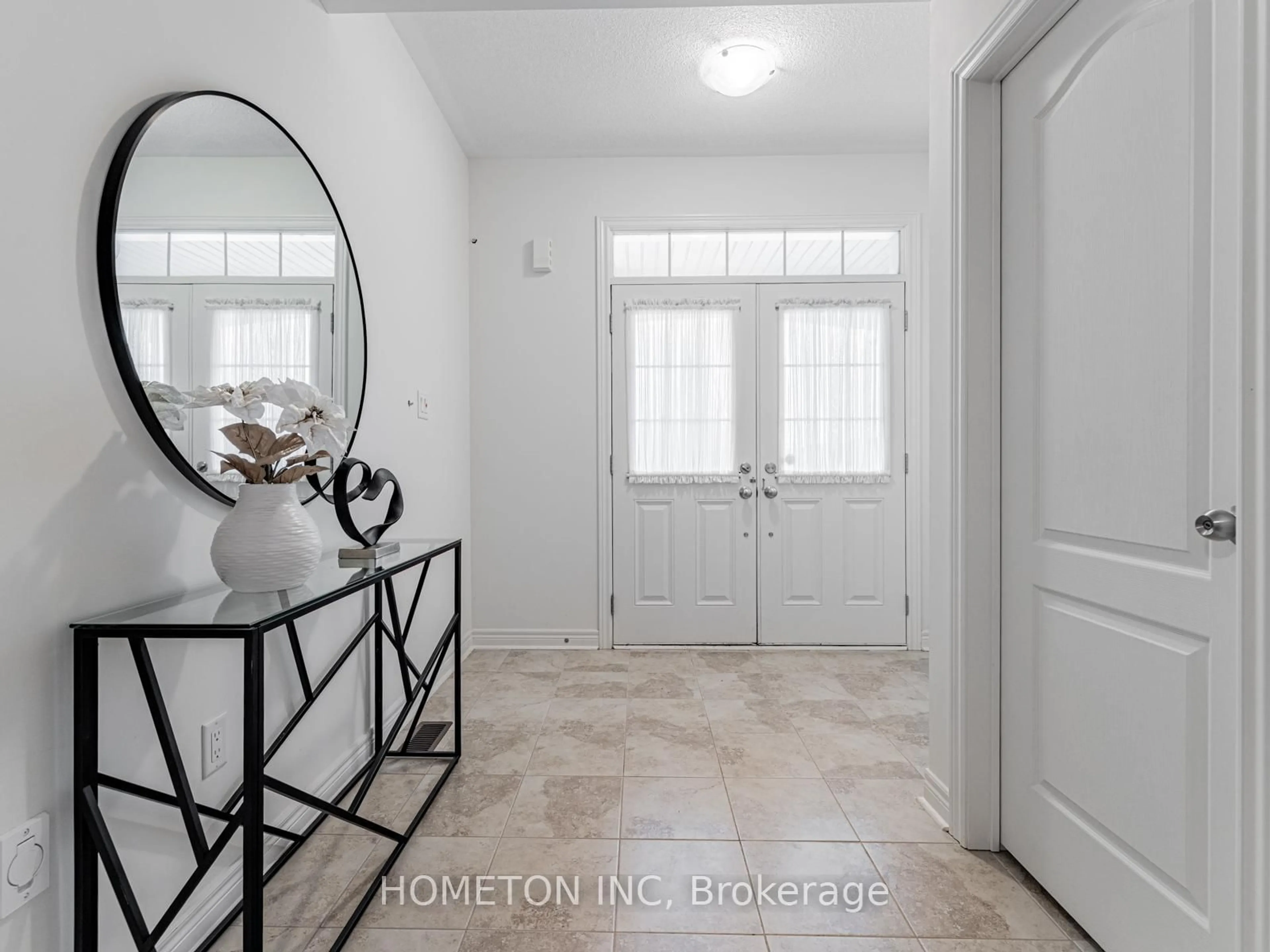 Indoor entryway for 50 Citrine Dr, Bradford West Gwillimbury Ontario L3Z 0T5