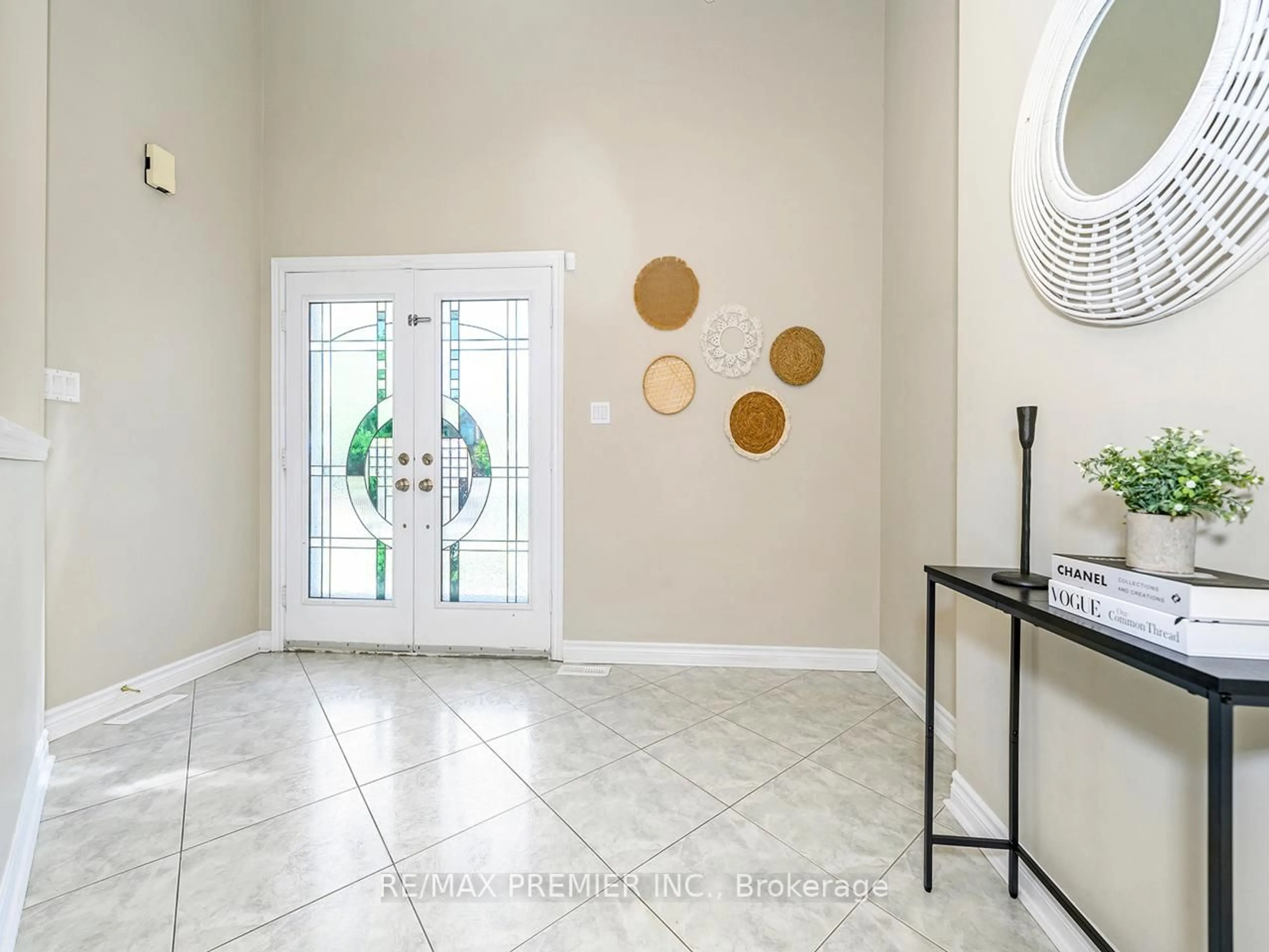 Indoor entryway for 284 Avro Rd, Vaughan Ontario L6A 1X6