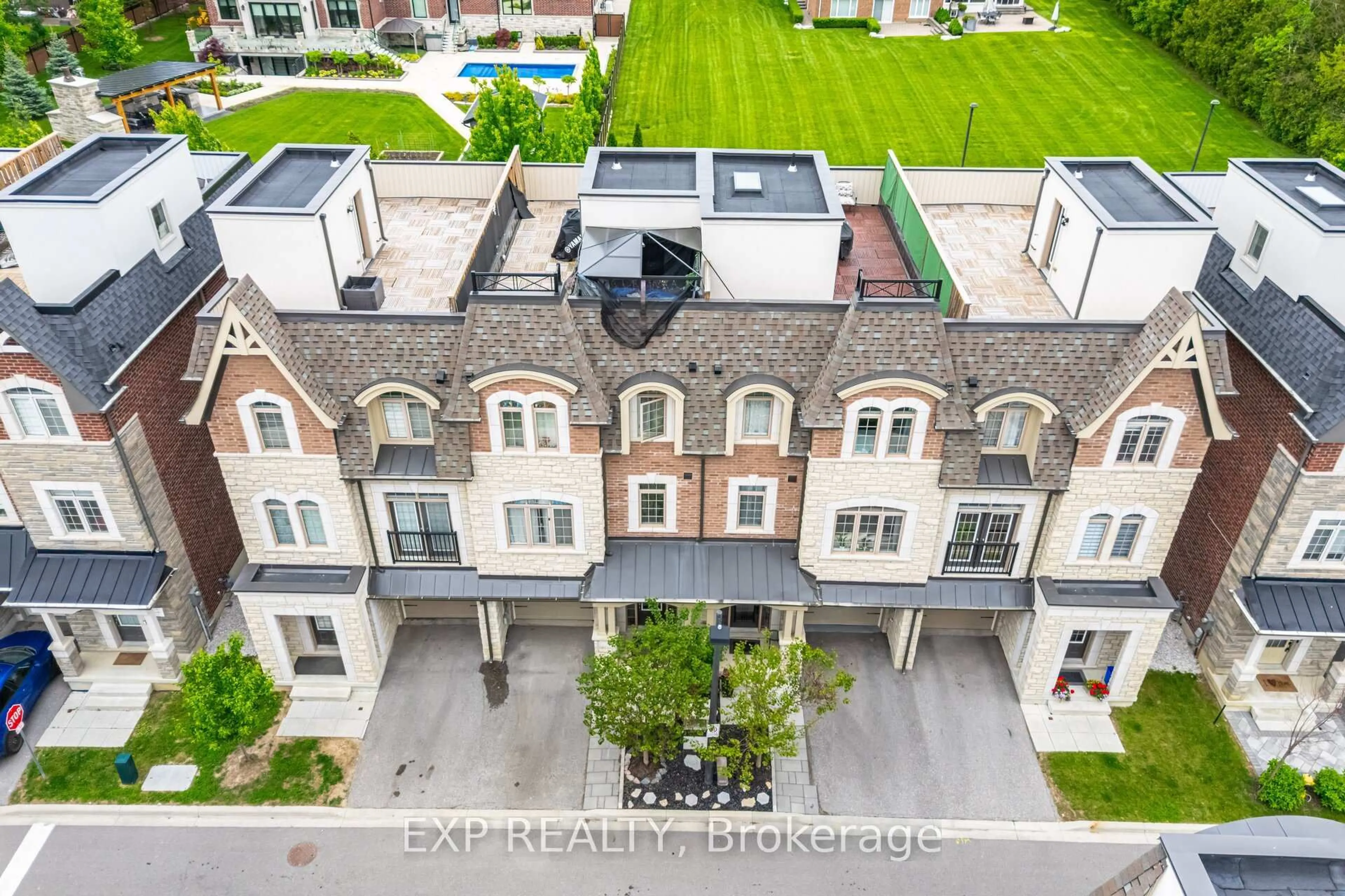 A pic from outside/outdoor area/front of a property/back of a property/a pic from drone, unknown for 54 Ingleside St, Vaughan Ontario L4L 0H9