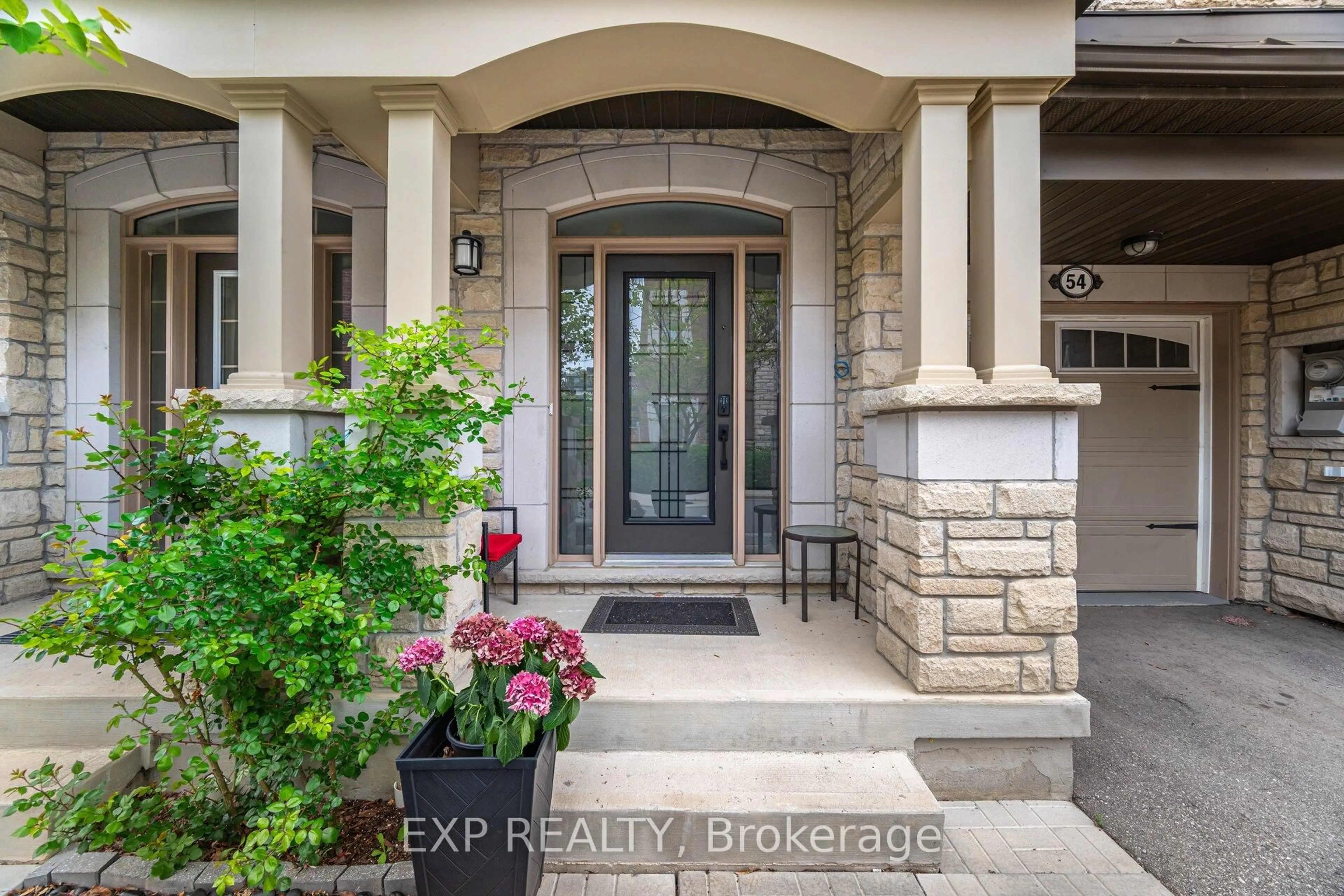 Indoor entryway for 54 Ingleside St, Vaughan Ontario L4L 0H9