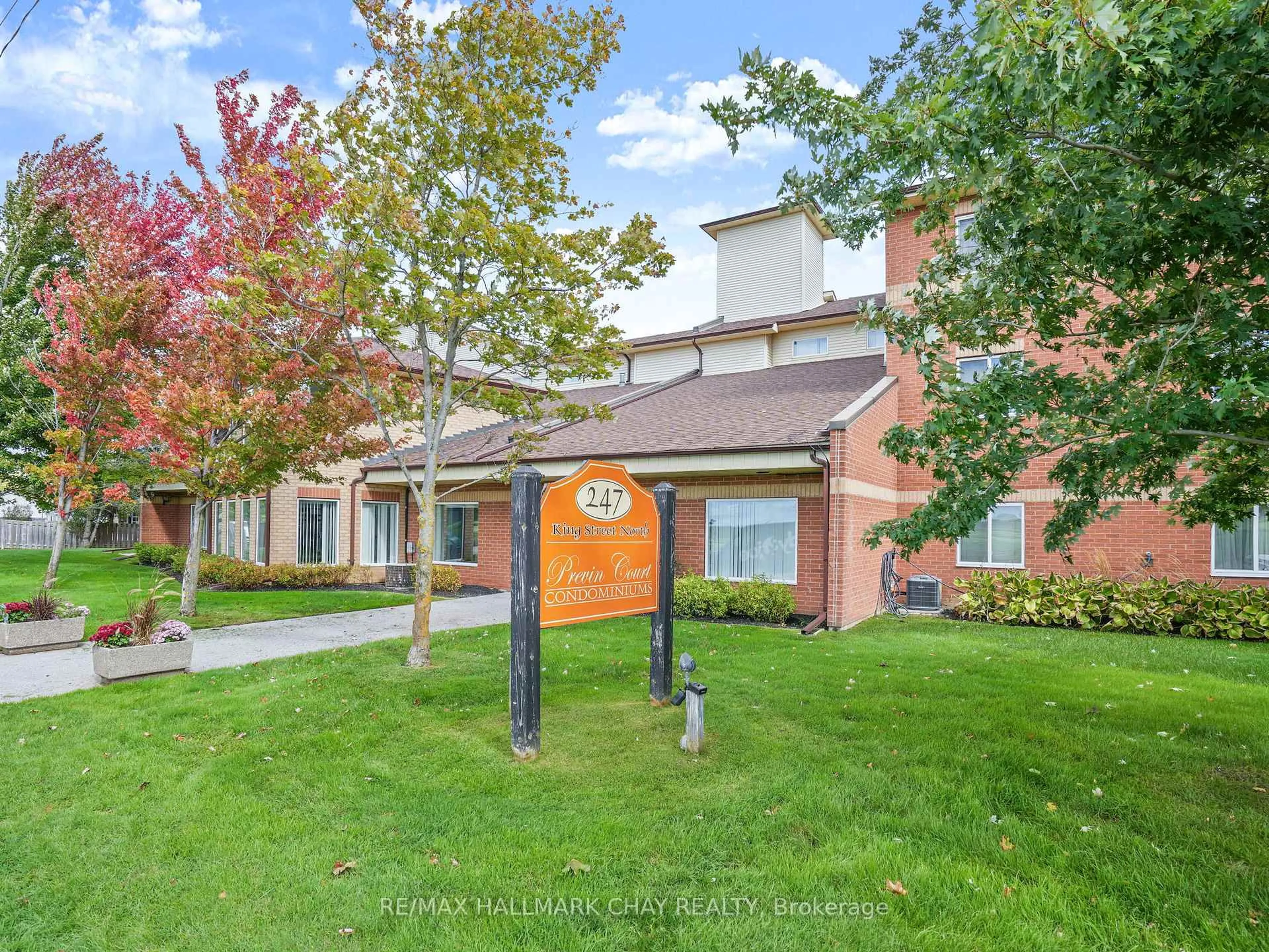 Indoor foyer for 247 King St #202, New Tecumseth Ontario L9R 1N4