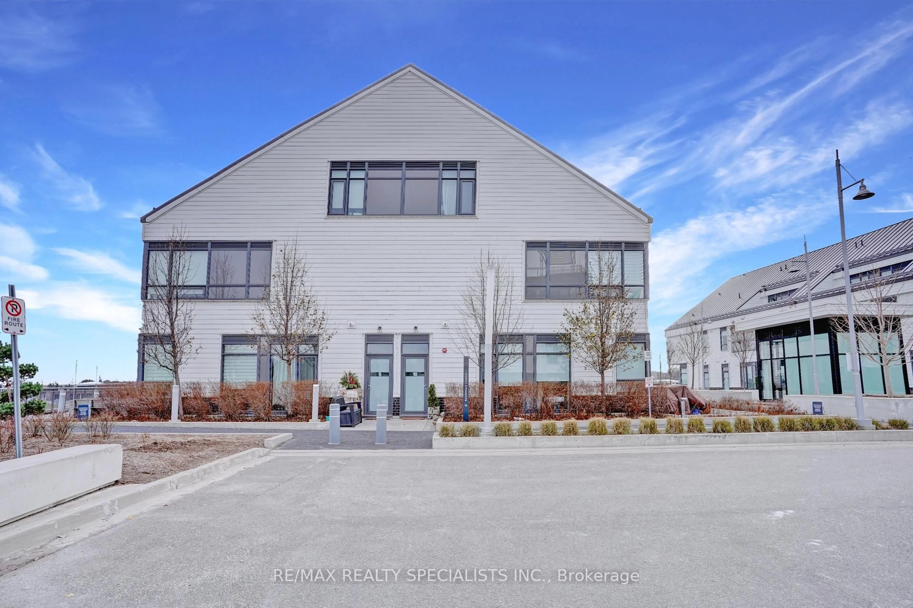 A pic from outside/outdoor area/front of a property/back of a property/a pic from drone, unknown for 233 Broward Way #10, Innisfil Ontario L9S 0M1
