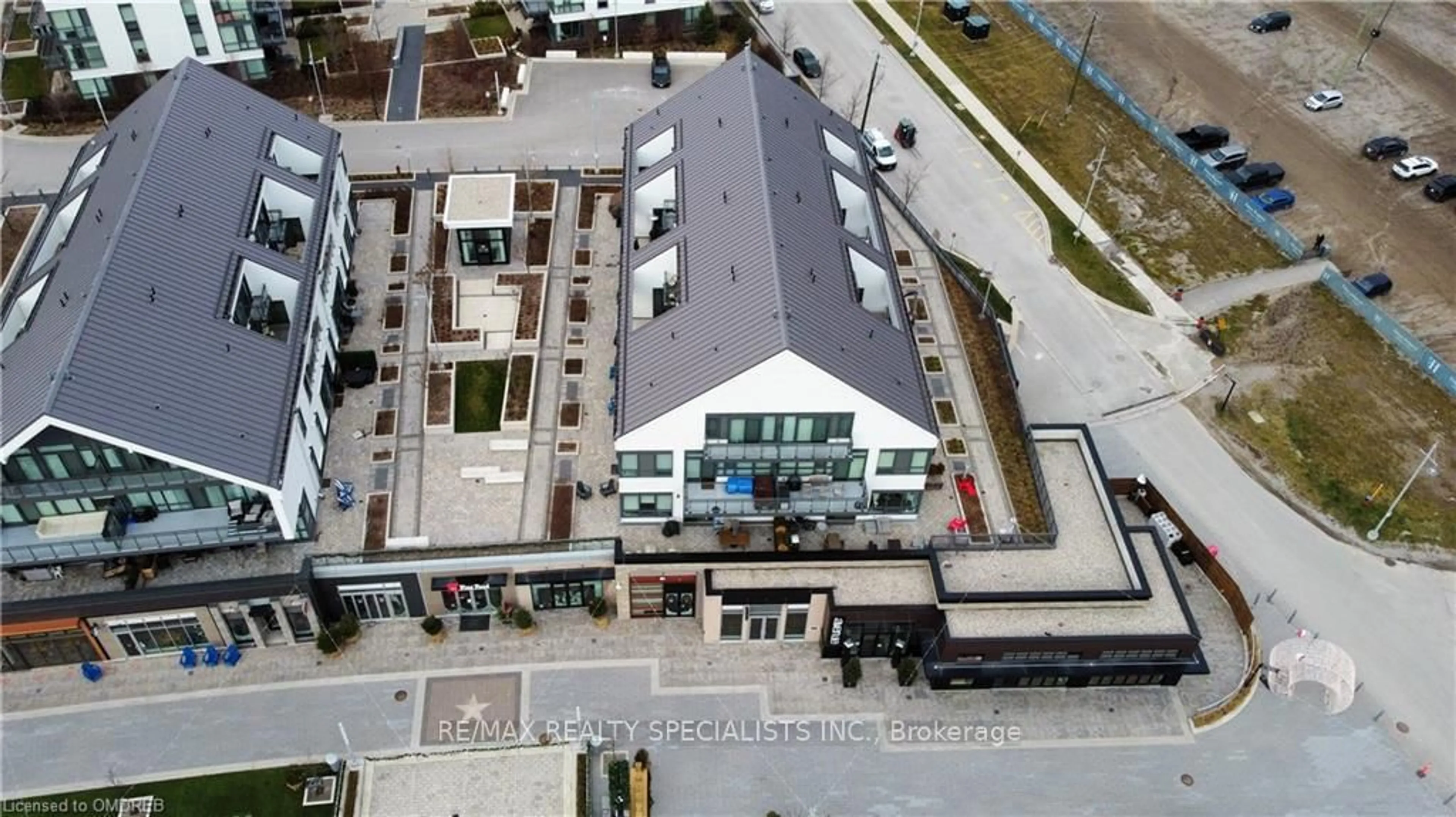 A pic from outside/outdoor area/front of a property/back of a property/a pic from drone, building for 233 Broward Way #10, Innisfil Ontario L9S 0M1