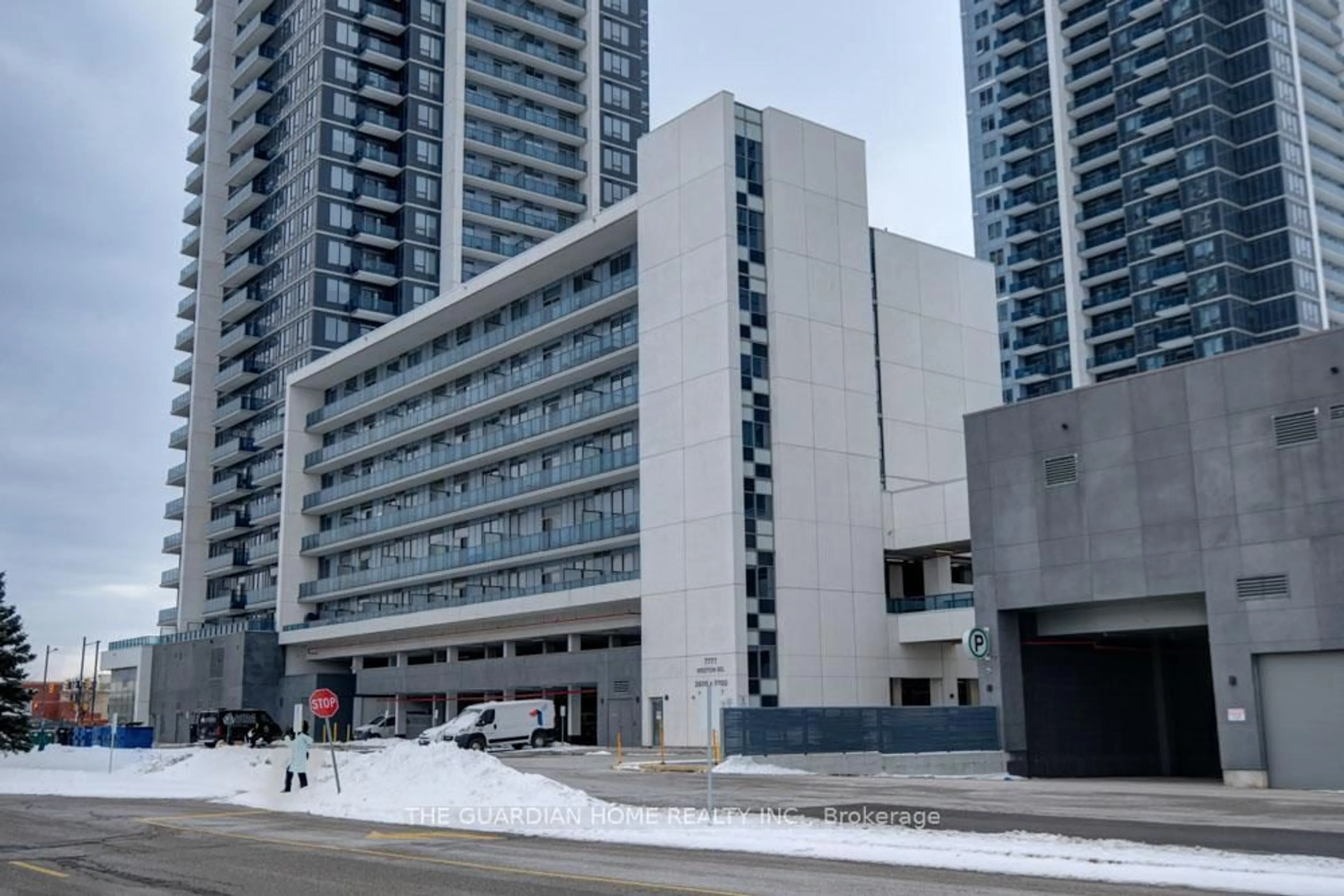 Indoor foyer for 3700 Highway 7 Rd #2010, Vaughan Ontario L4L 0G8