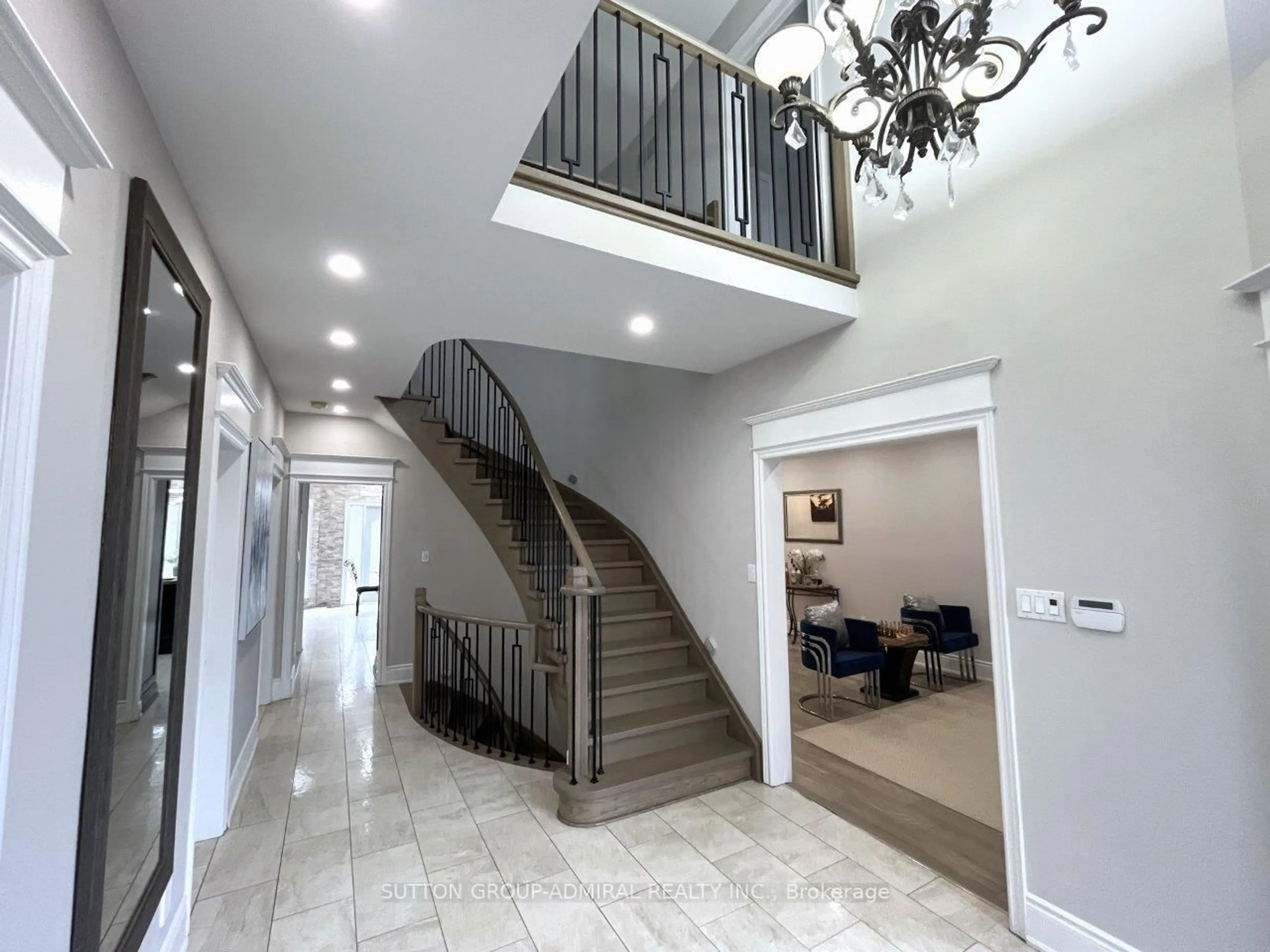Indoor foyer for 45 Inglewood Ave, Vaughan Ontario L4J 7T8