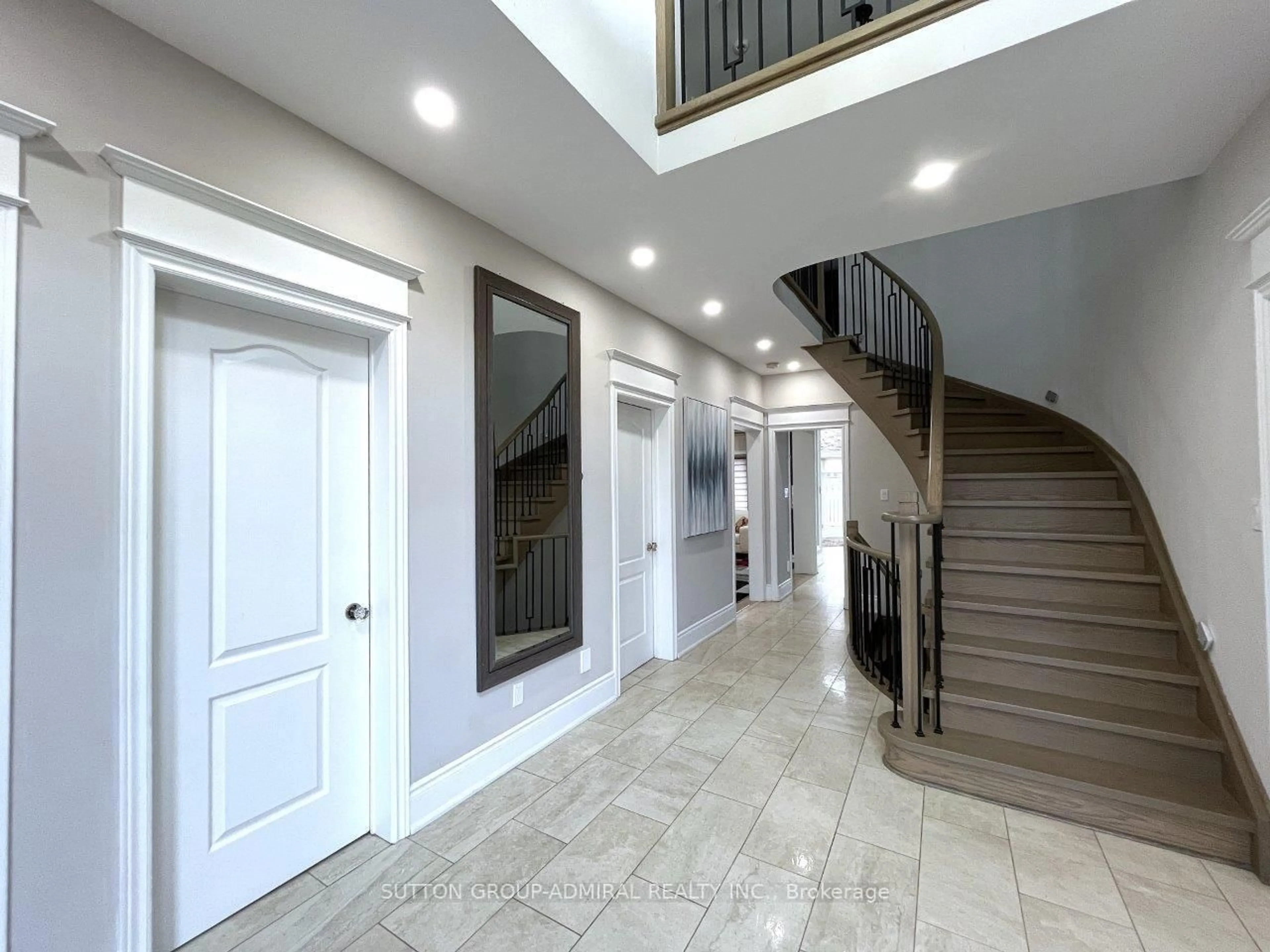 Indoor foyer for 45 Inglewood Ave, Vaughan Ontario L4J 7T8