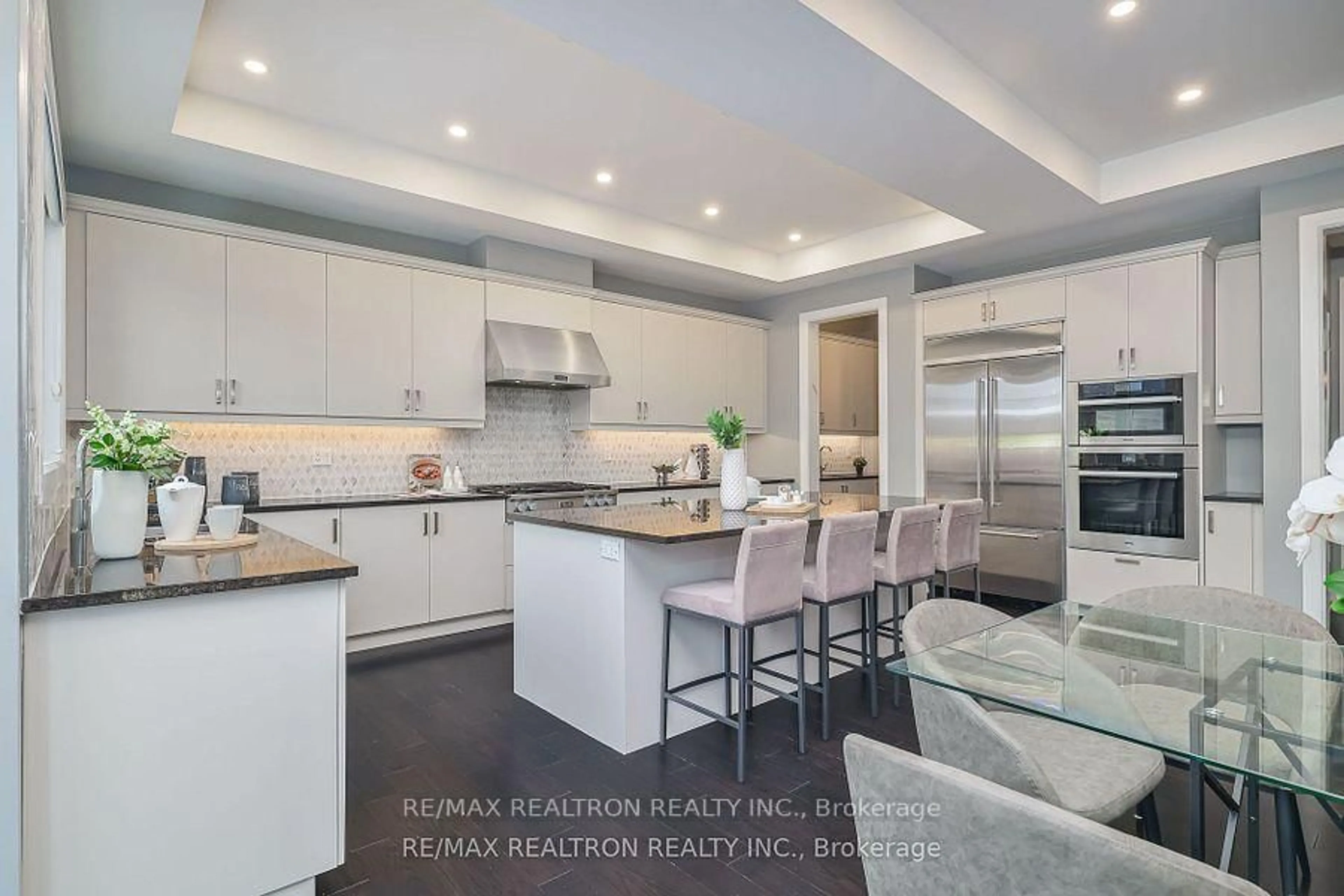 Open concept kitchen, ceramic/tile floor for 3 Redelmeier Crt, Vaughan Ontario L6A 4Y8