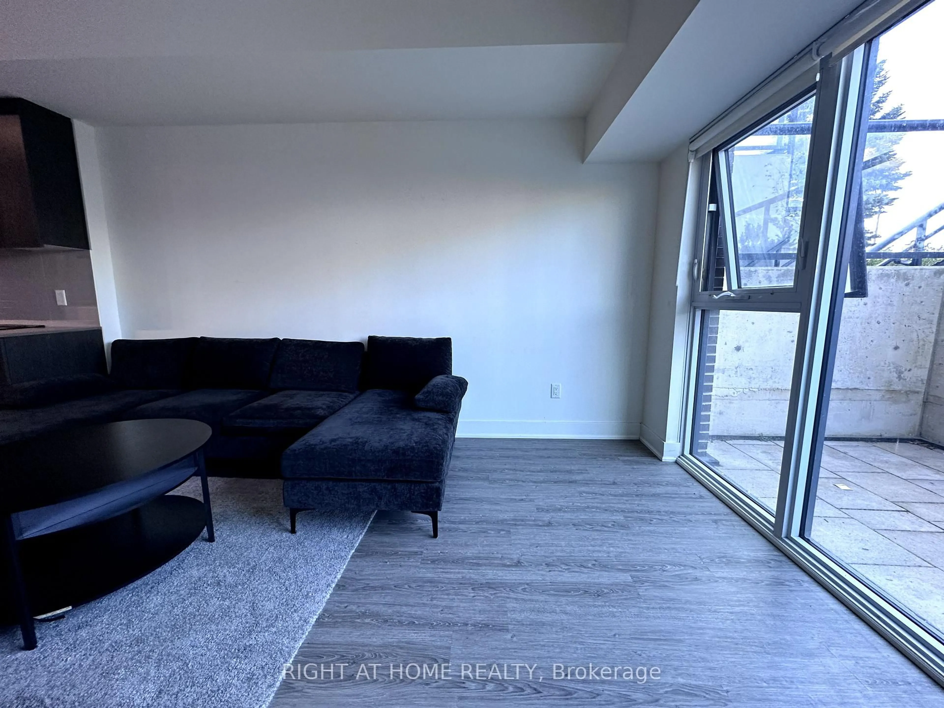 A pic of a room for 185 Deerfield Rd #015, Newmarket Ontario L3Y 0G7