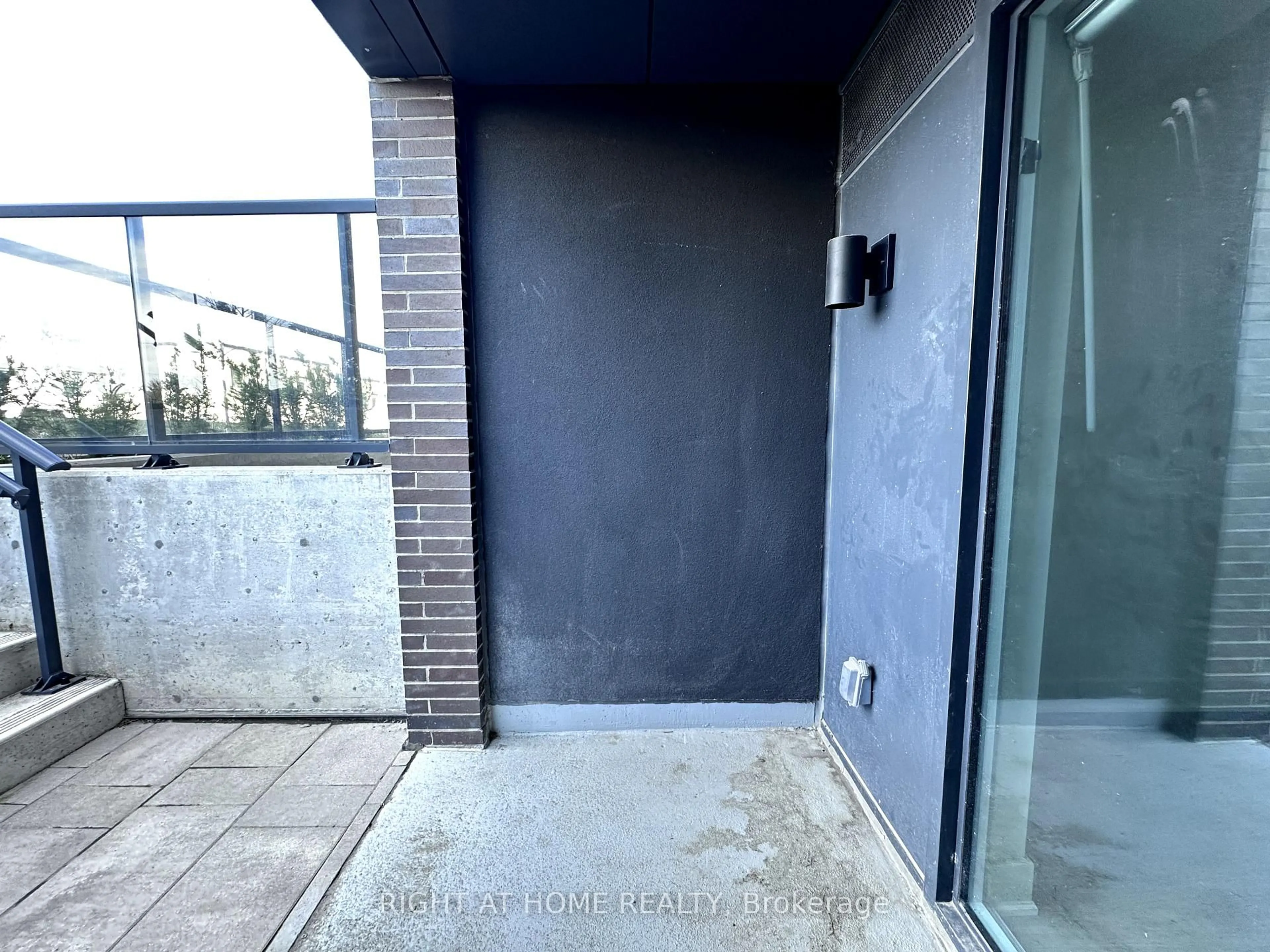 Unknown for 185 Deerfield Rd #015, Newmarket Ontario L3Y 0G7